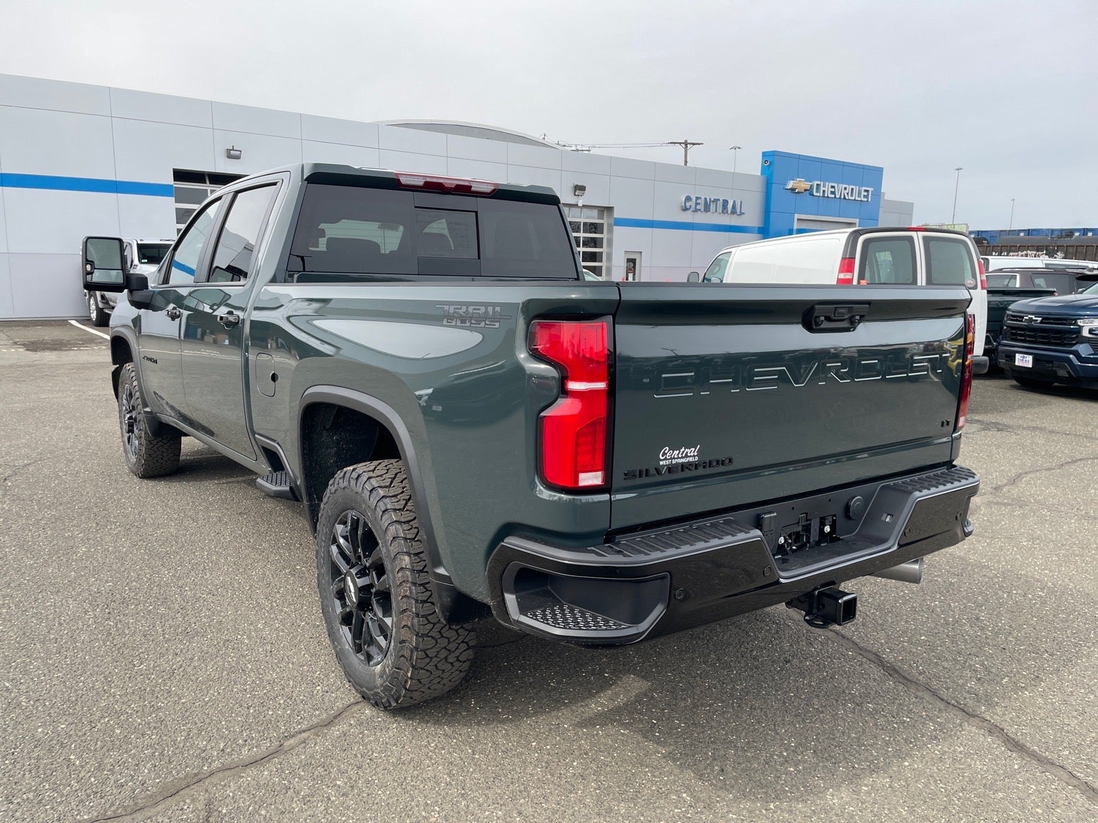 View vehicle photo 3