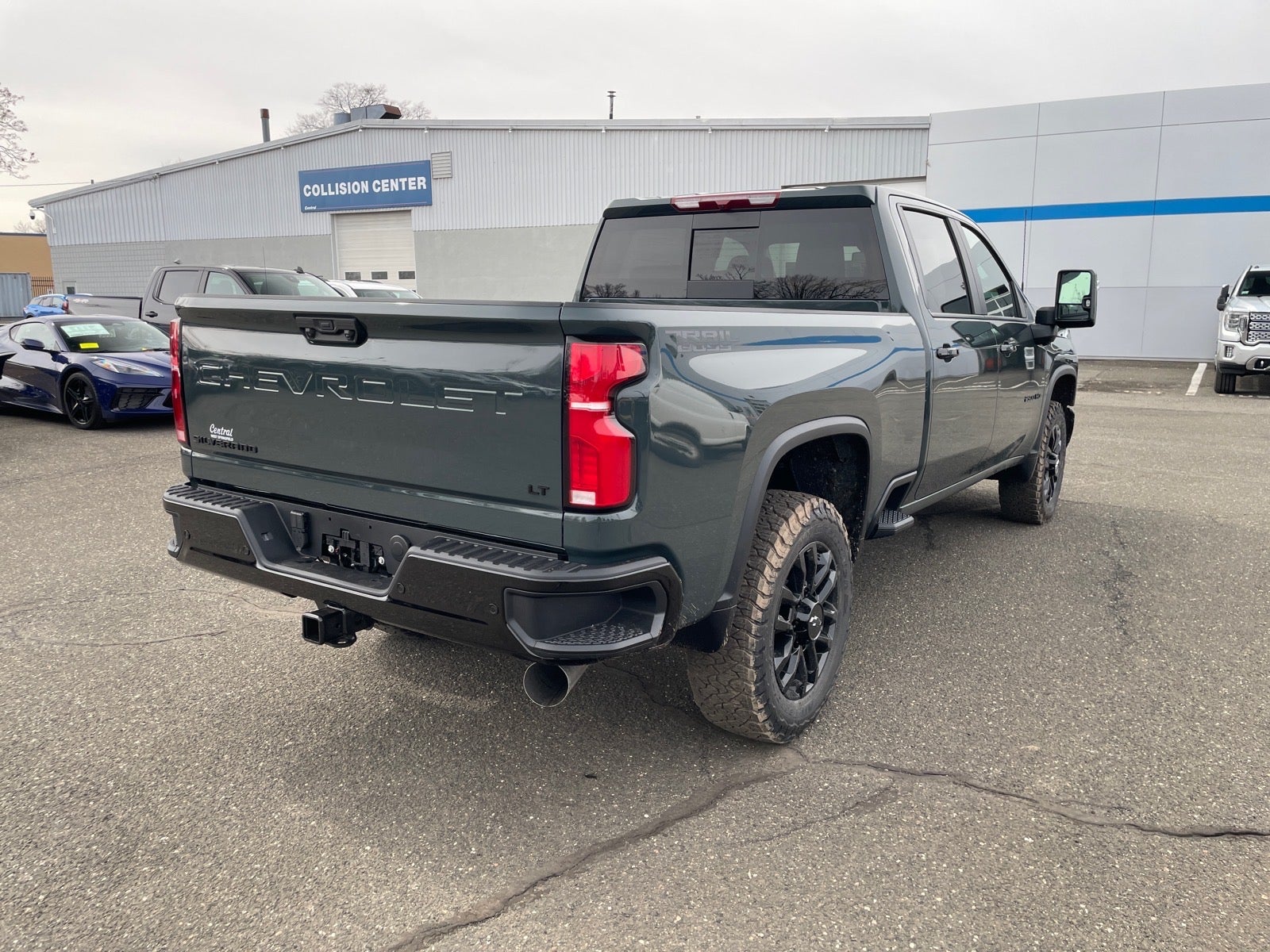 View vehicle photo 5