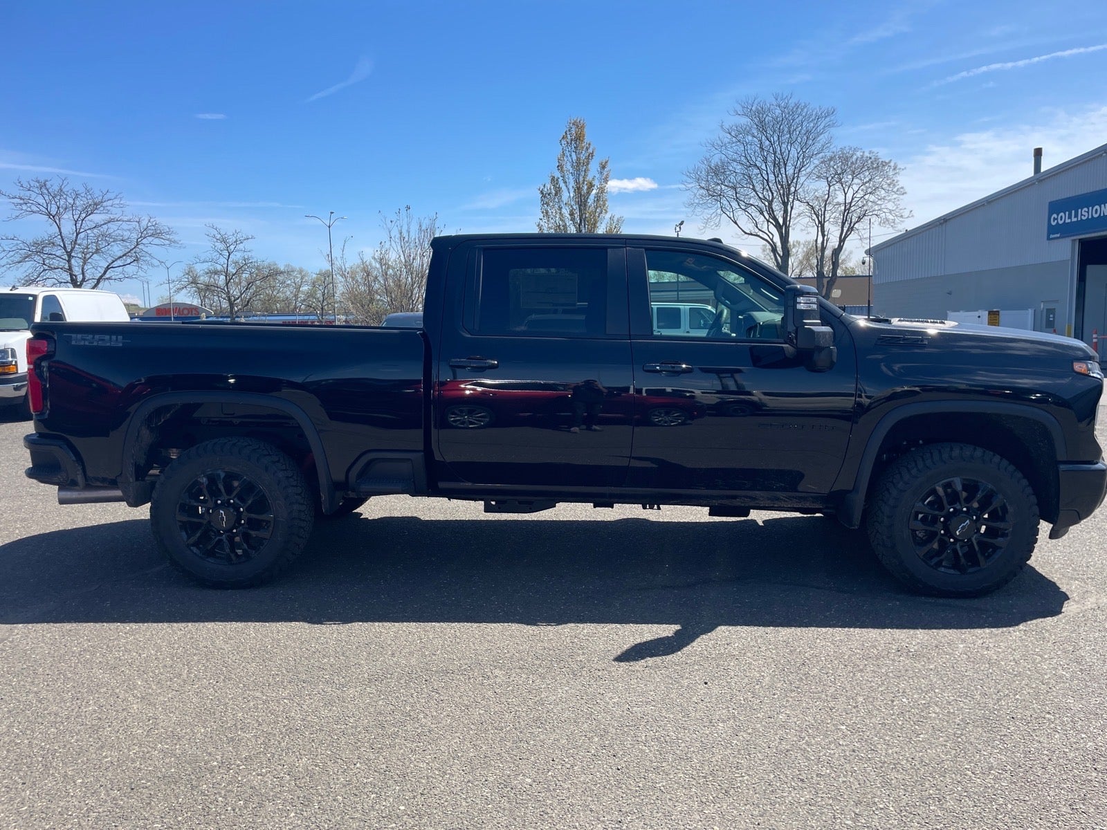 View vehicle photo 7