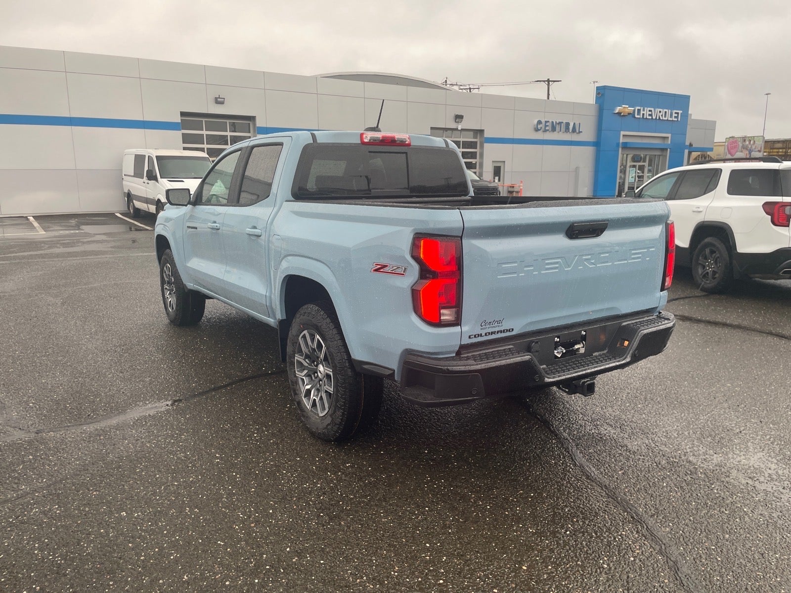 View vehicle photo 3