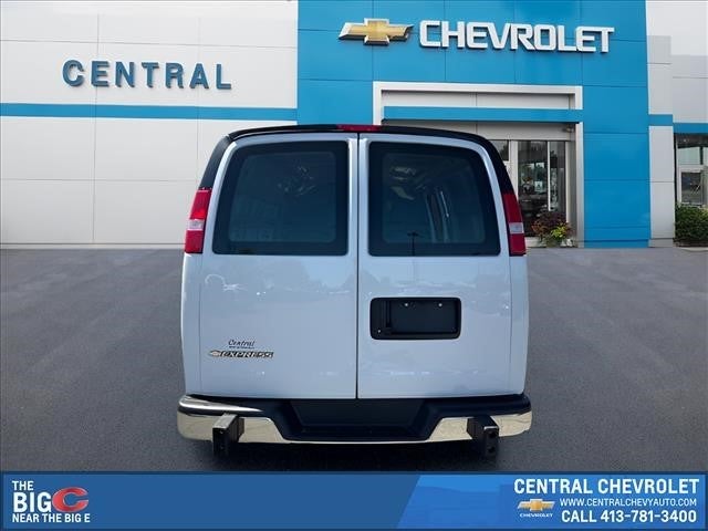 View vehicle photo 5