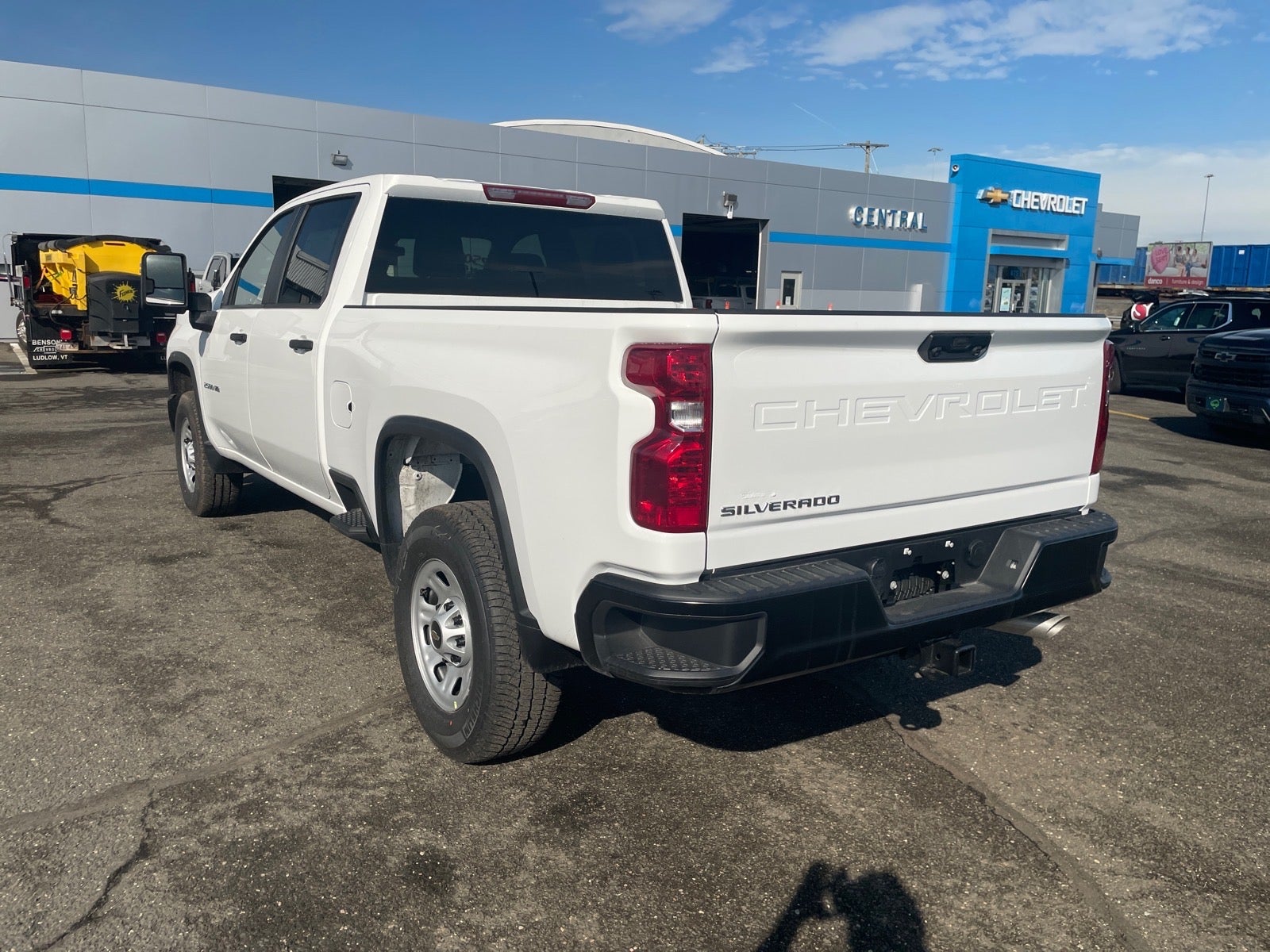 View vehicle photo 3