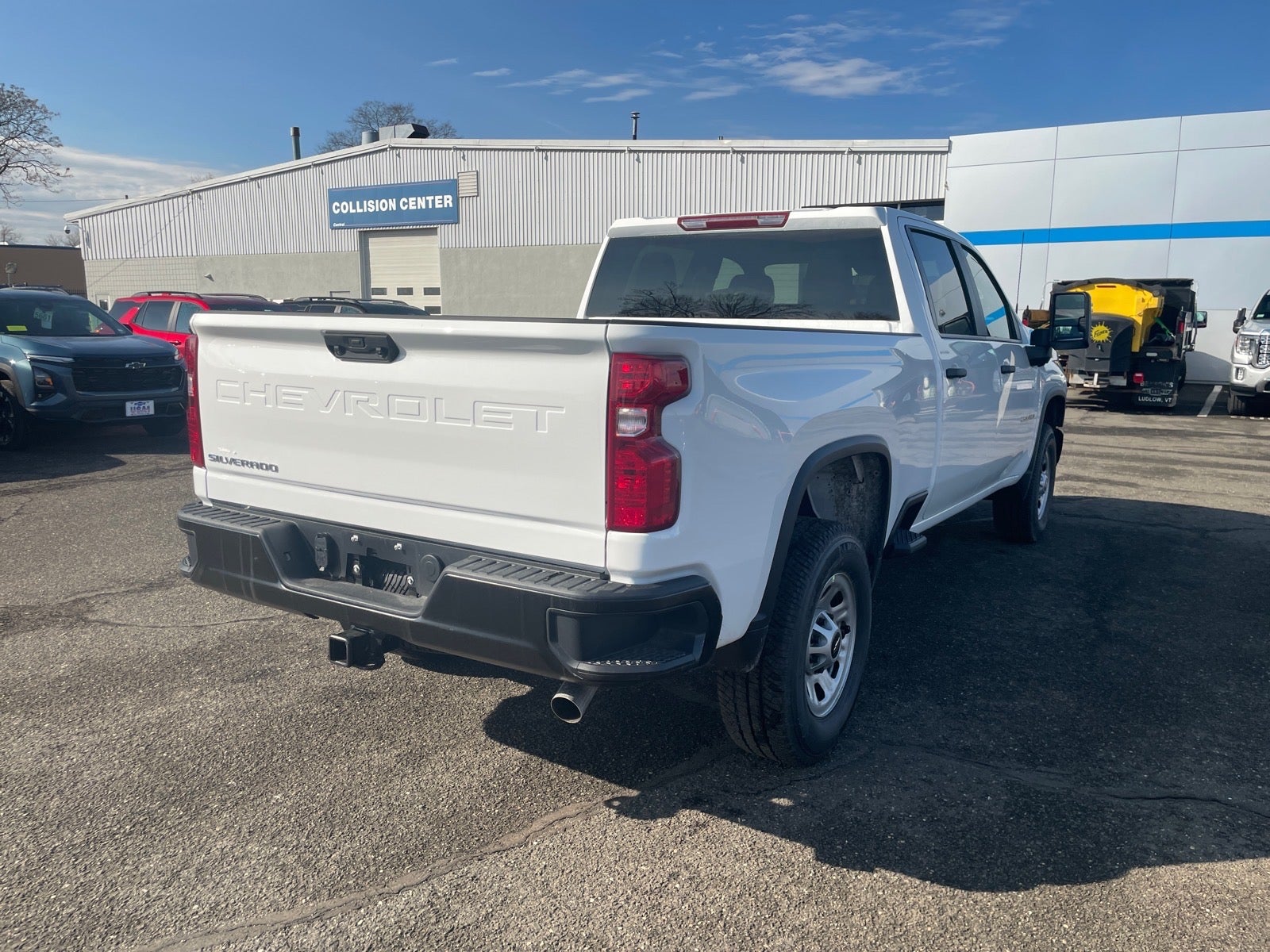 View vehicle photo 4