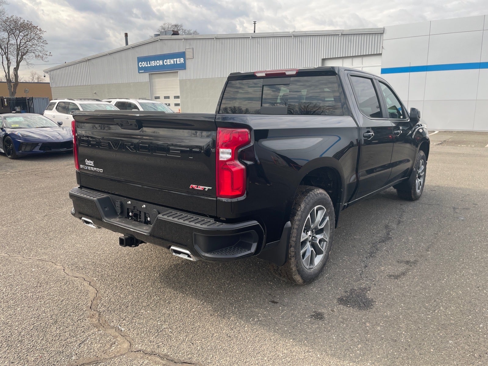 View vehicle photo 5