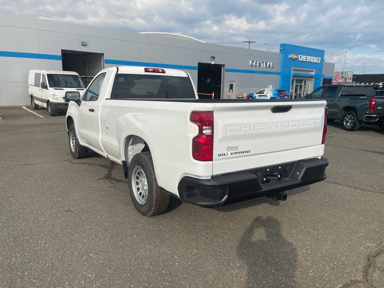 View vehicle photo 3