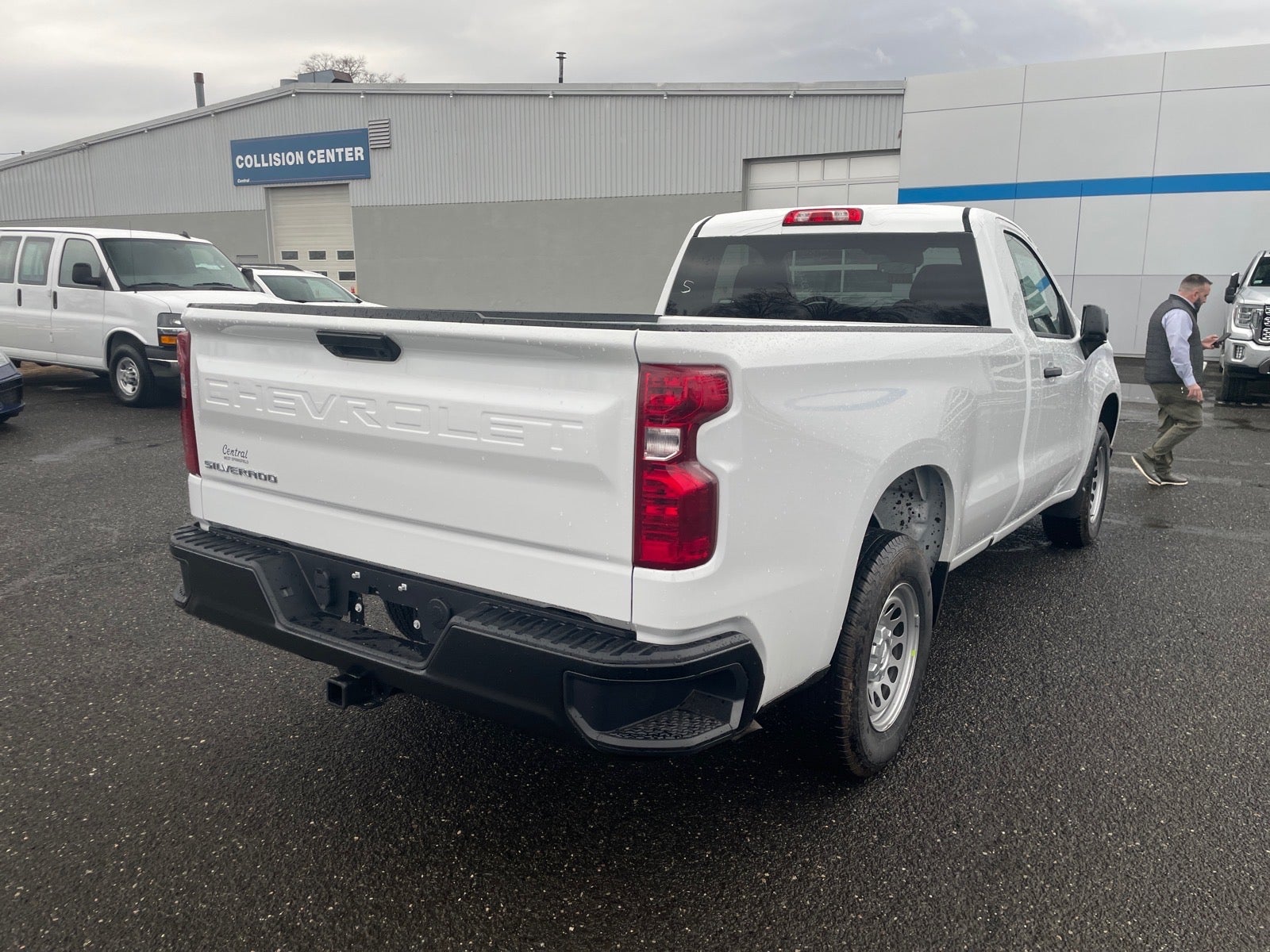 View vehicle photo 5