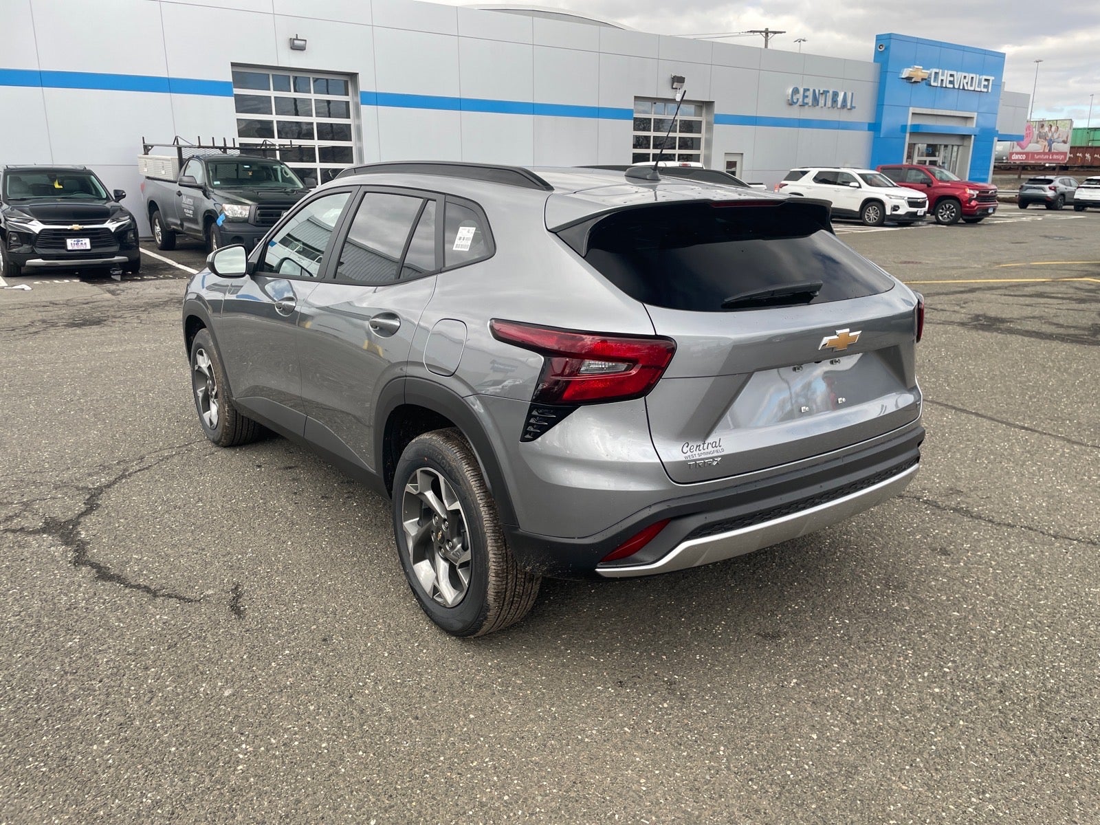 View vehicle photo 3