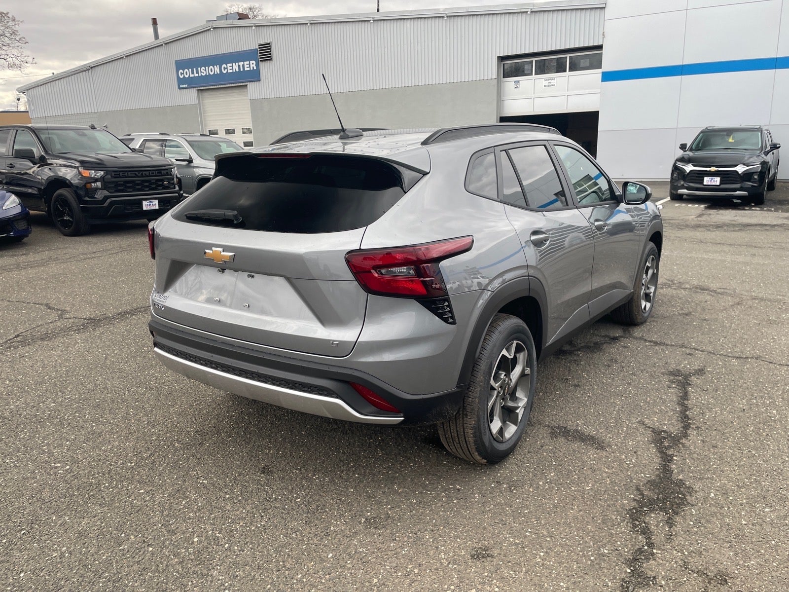 View vehicle photo 5