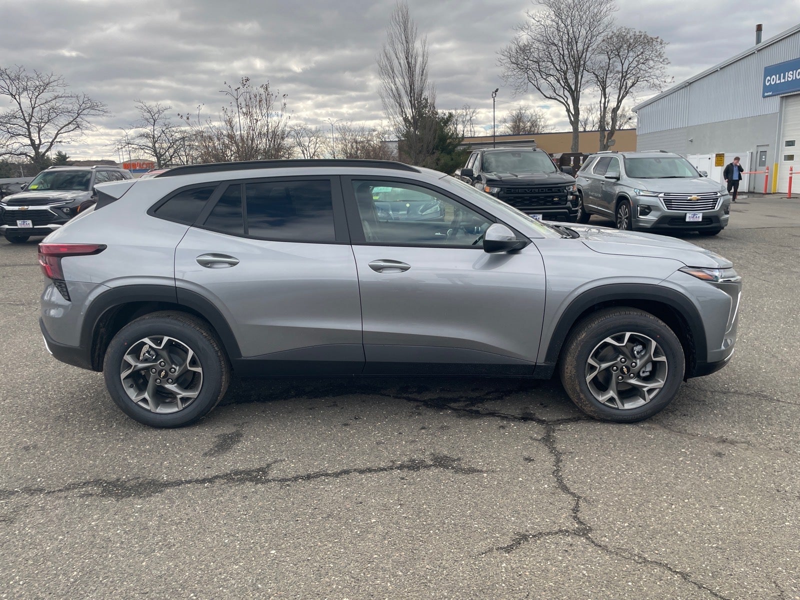 View vehicle photo 6