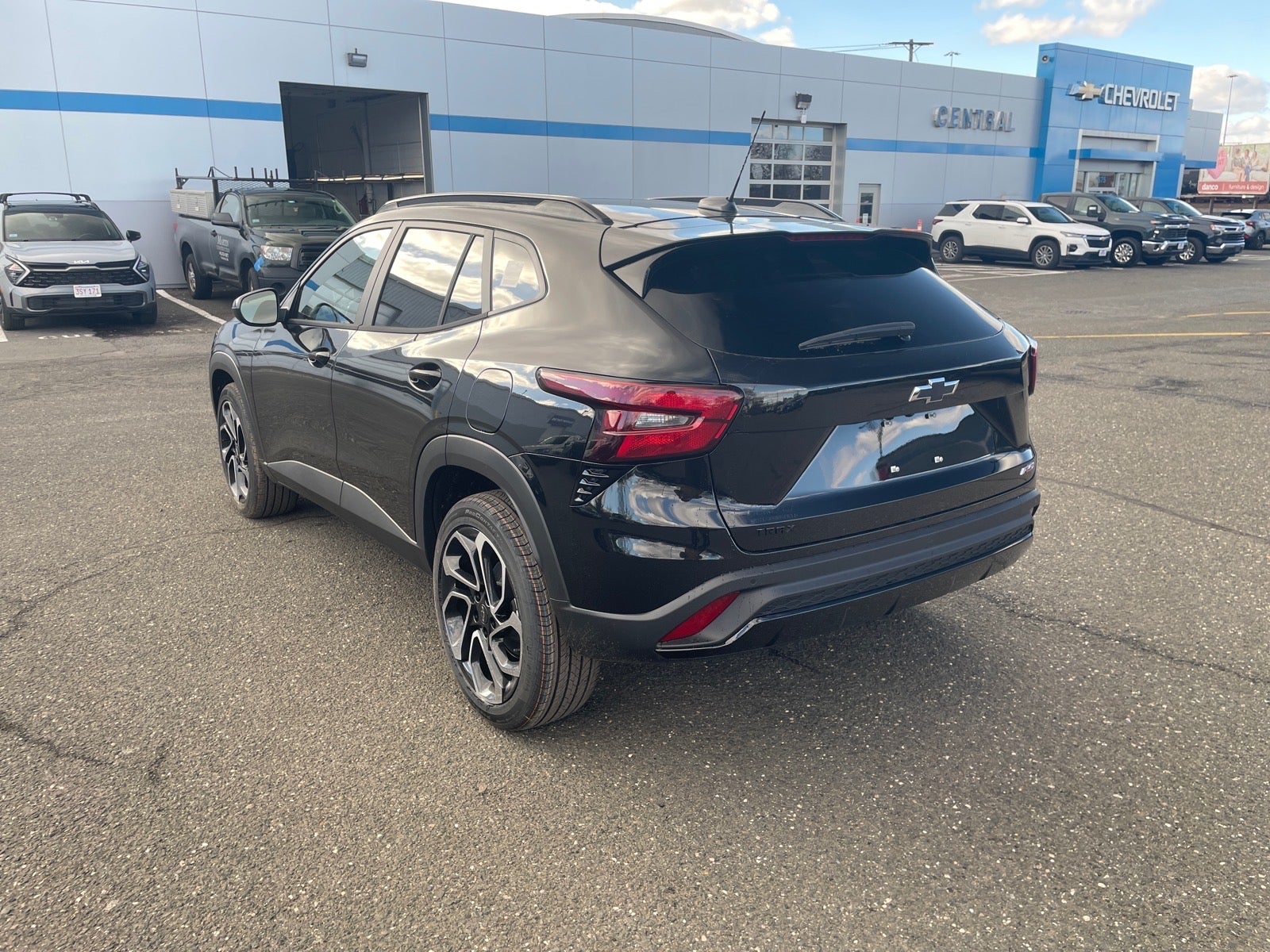 View vehicle photo 3