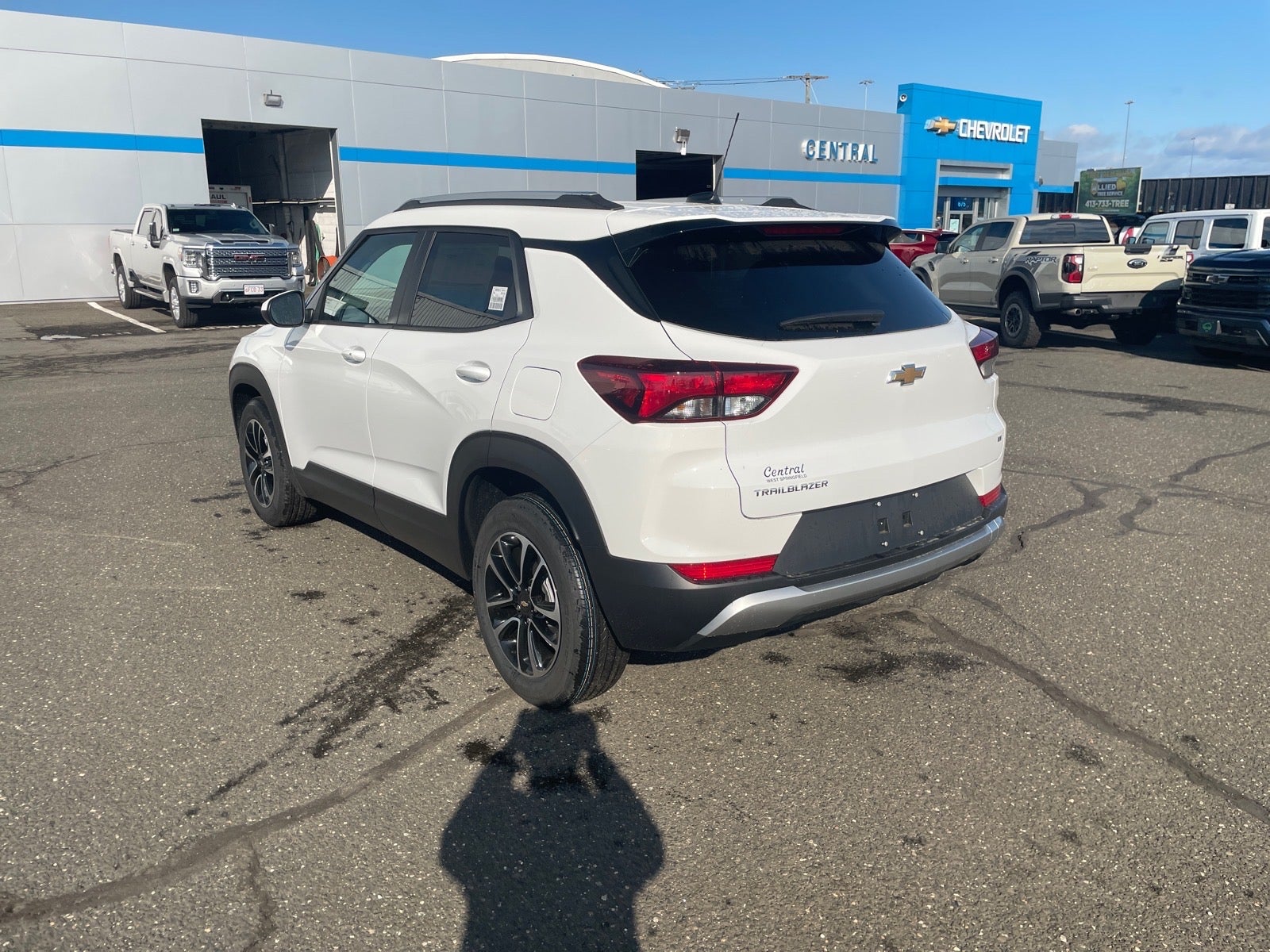 View vehicle photo 3
