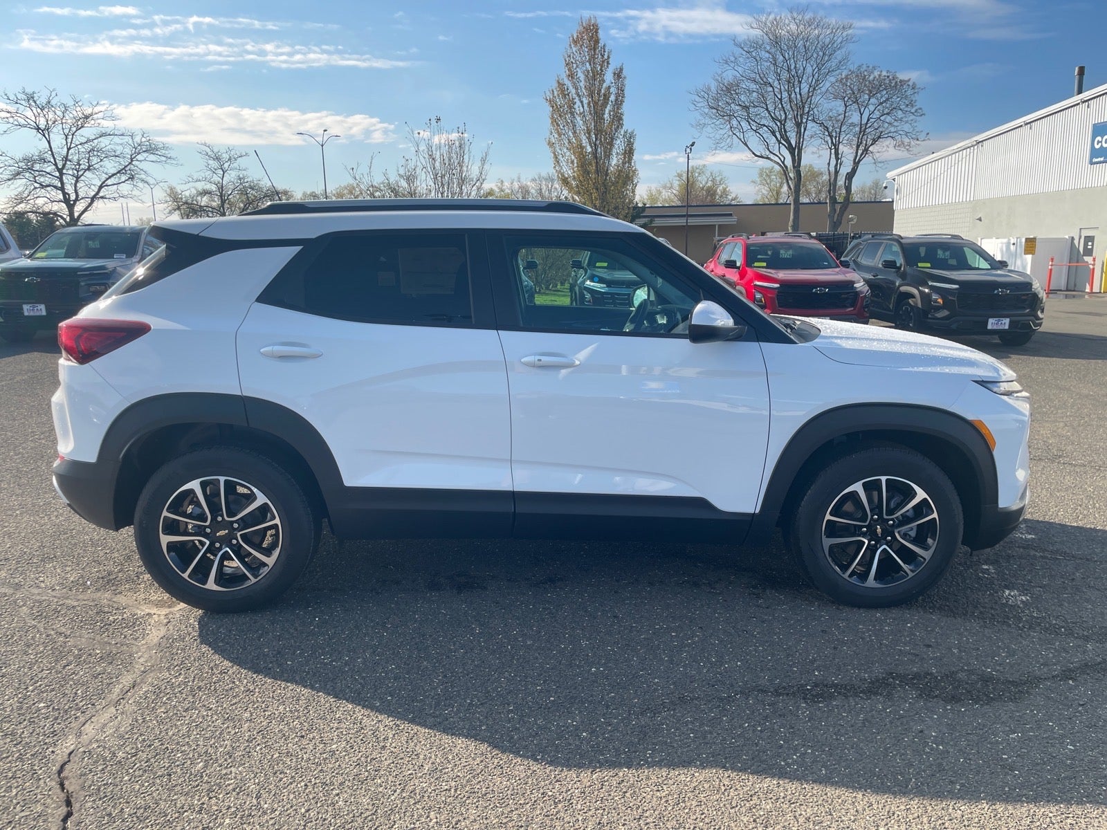 View vehicle photo 6