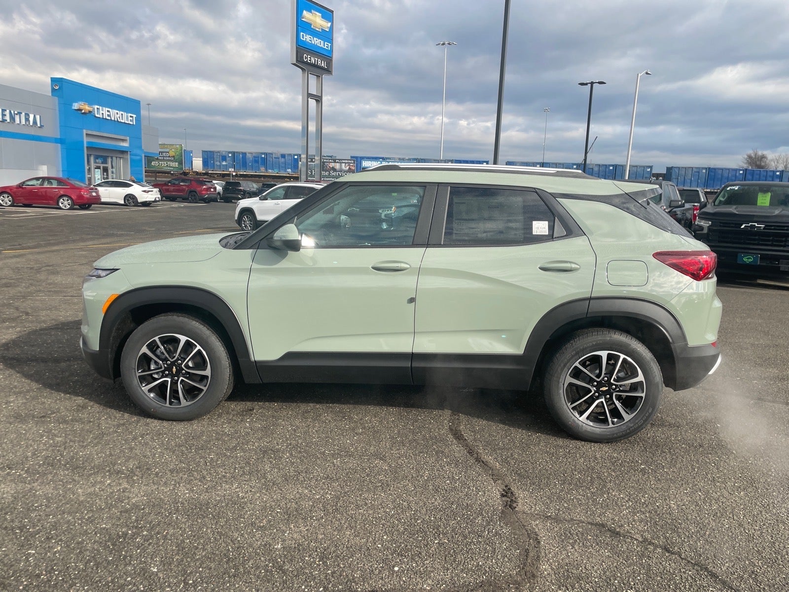 View vehicle photo 2