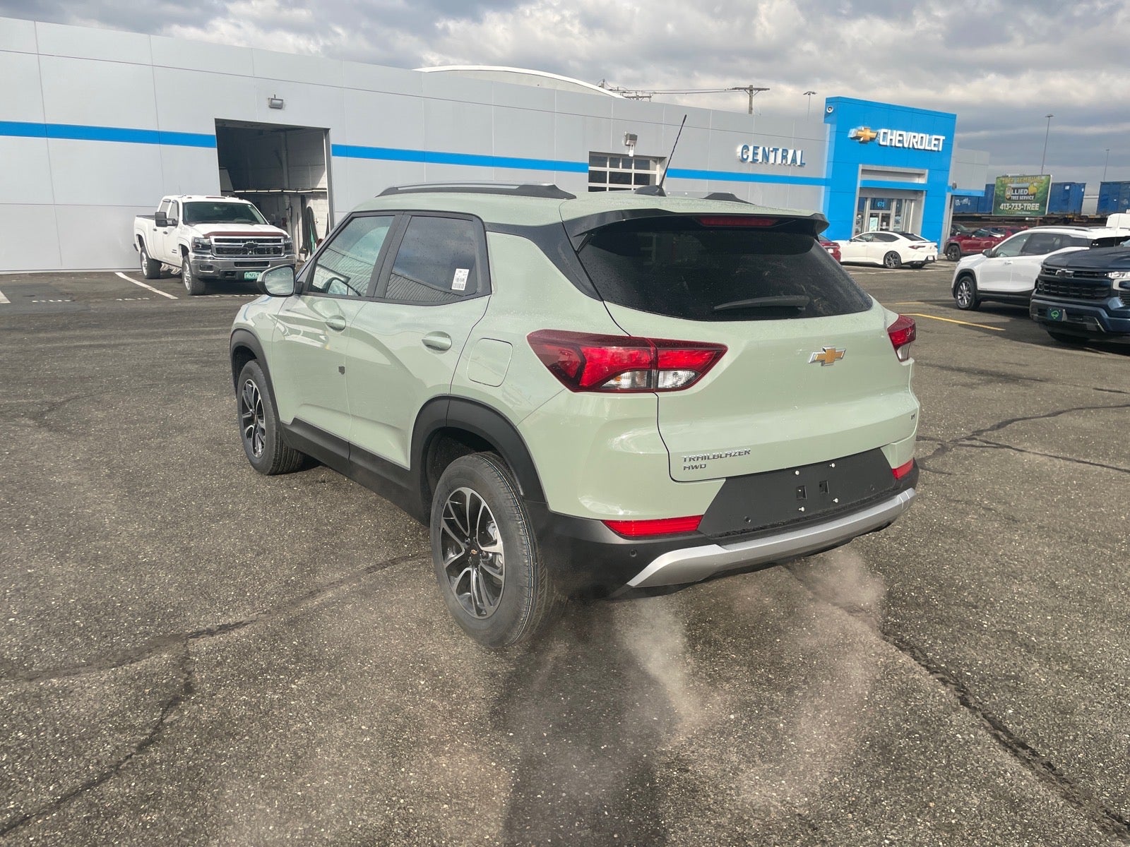 View vehicle photo 4