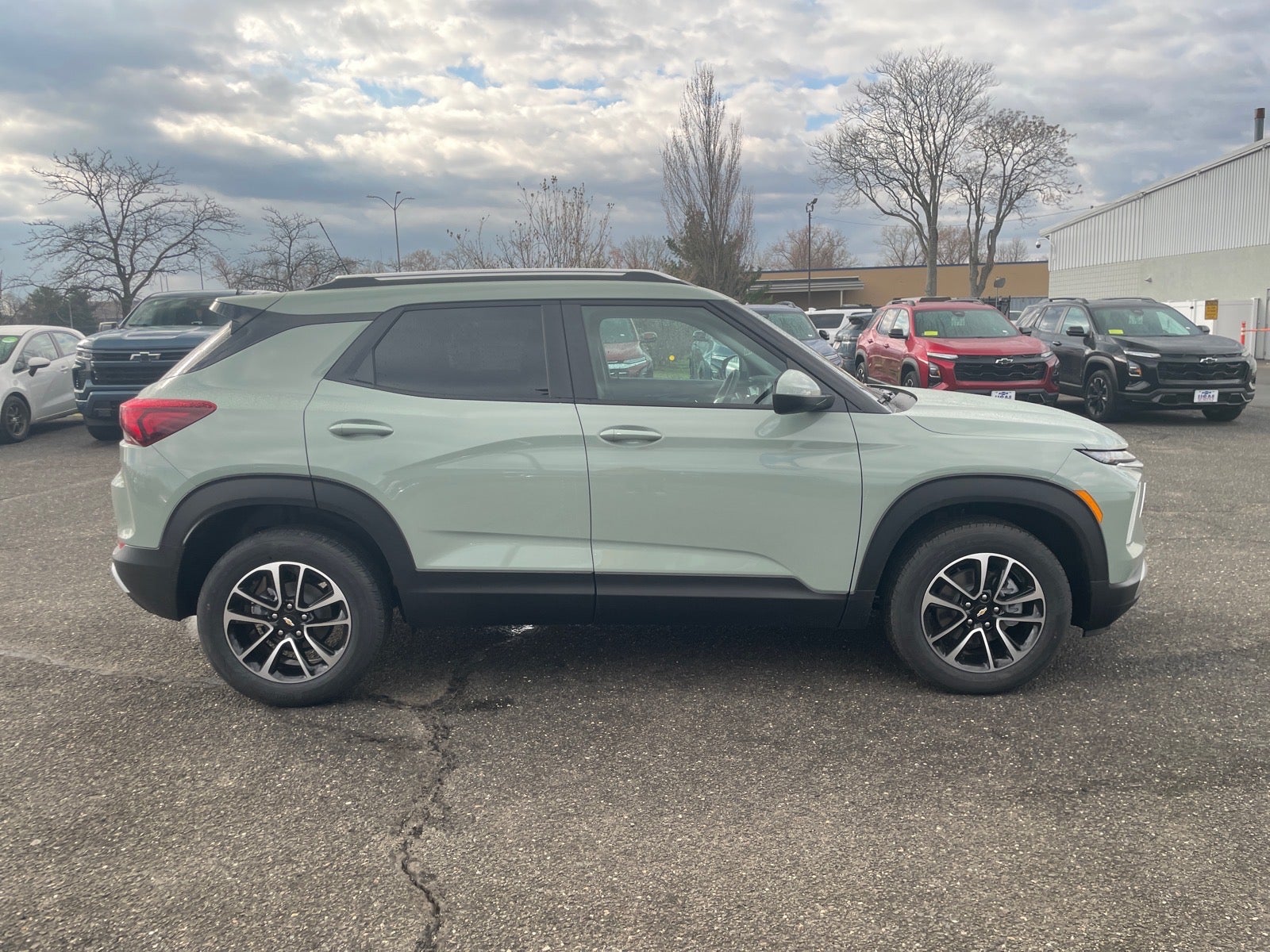 View vehicle photo 7
