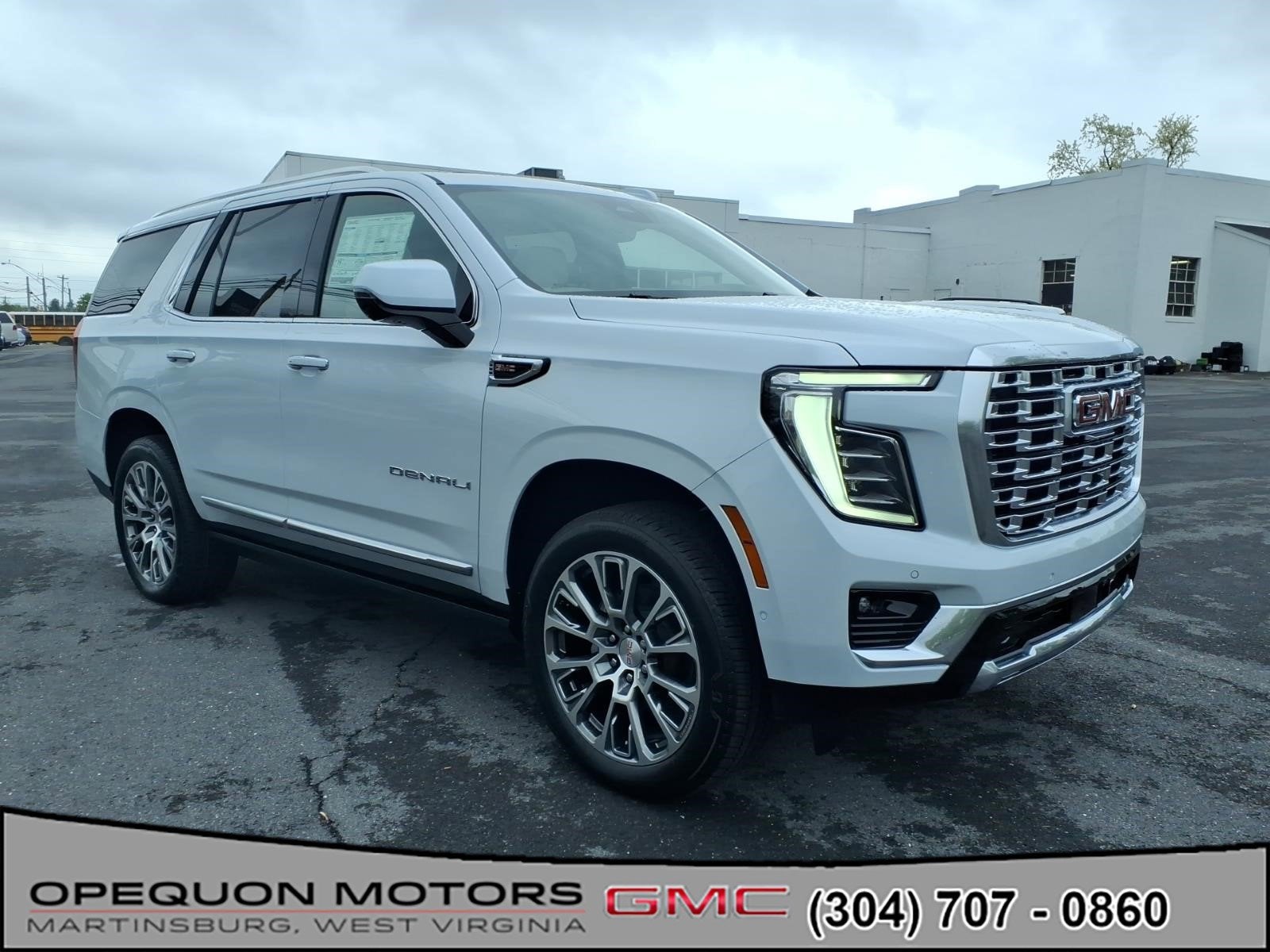 Glacier White Tricoat 2026 GMC Yukon SUV / Crossover Four-Wheel Drive Automatic