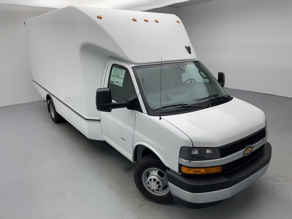 2025 Chevrolet Express Chassis 3500 Cutaway 139