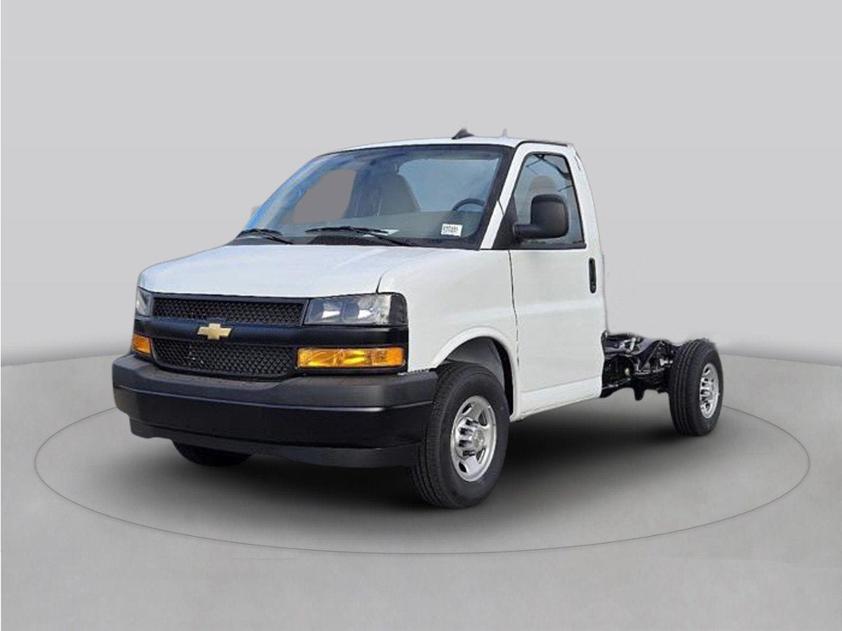 Summit White 2026 Chevrolet Express Chassis Van Rear-Wheel Drive Automatic