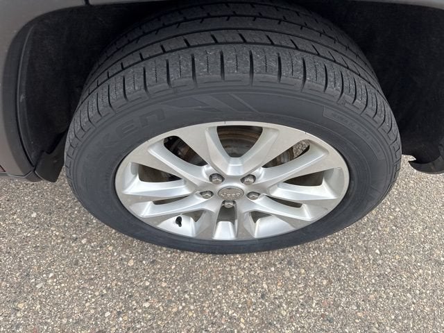 View vehicle photo 4
