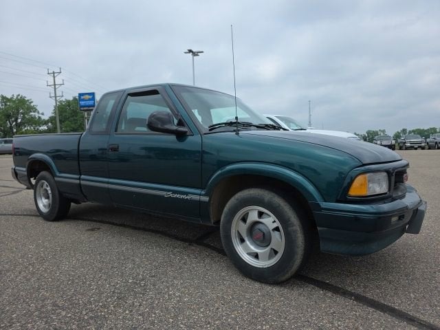 View vehicle photo 2