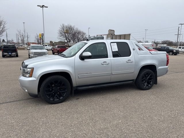 View vehicle photo 3