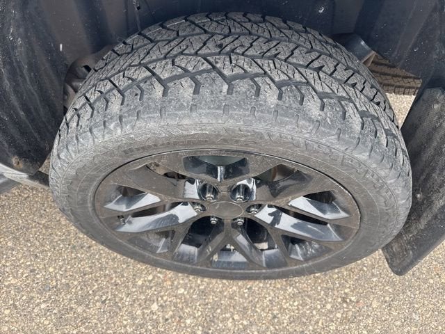 View vehicle photo 4