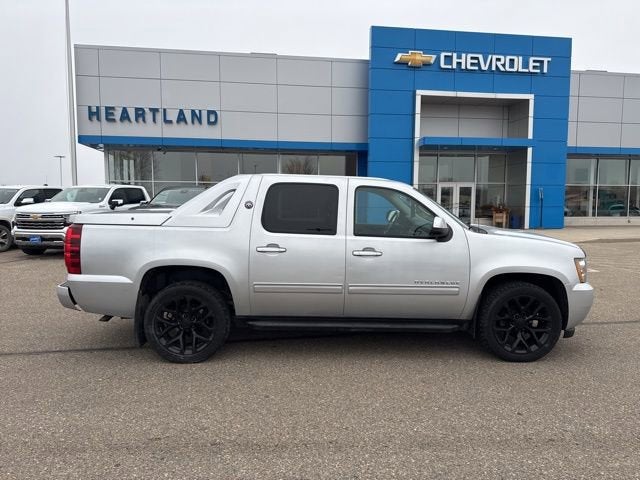 View vehicle photo 6