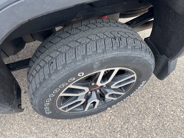 View vehicle photo 4