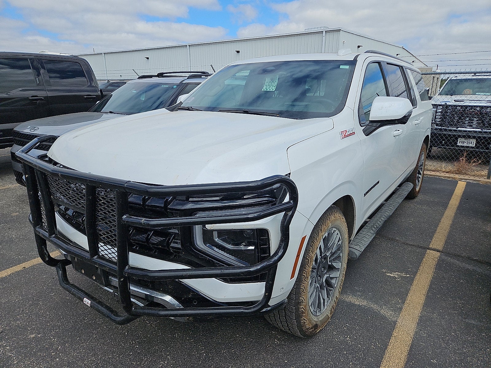 White (Iridescent Pearl Tricoat) 2025 Chevrolet Suburban SUV / Crossover Four-Wheel Drive Automatic