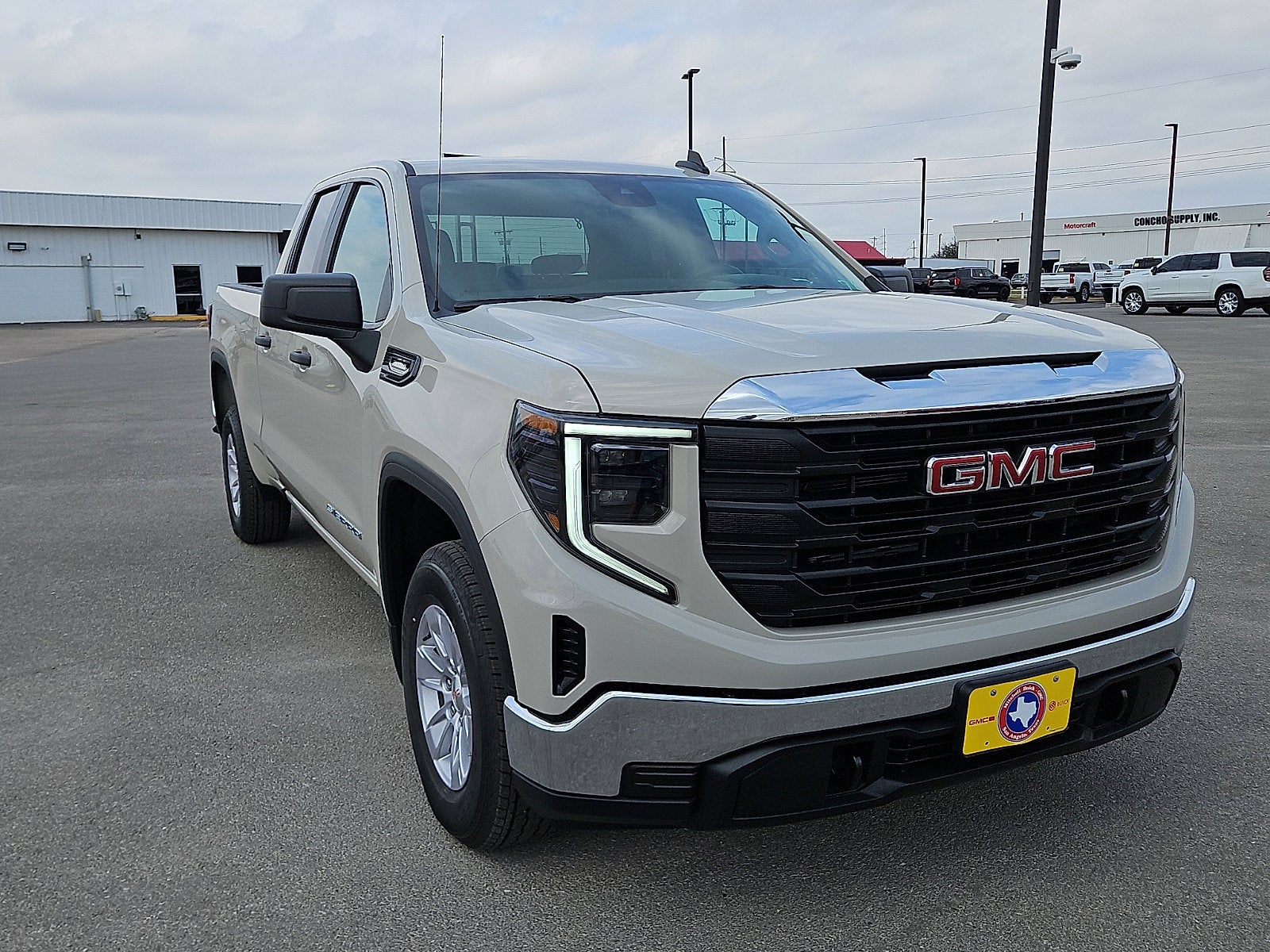 View vehicle photo 7