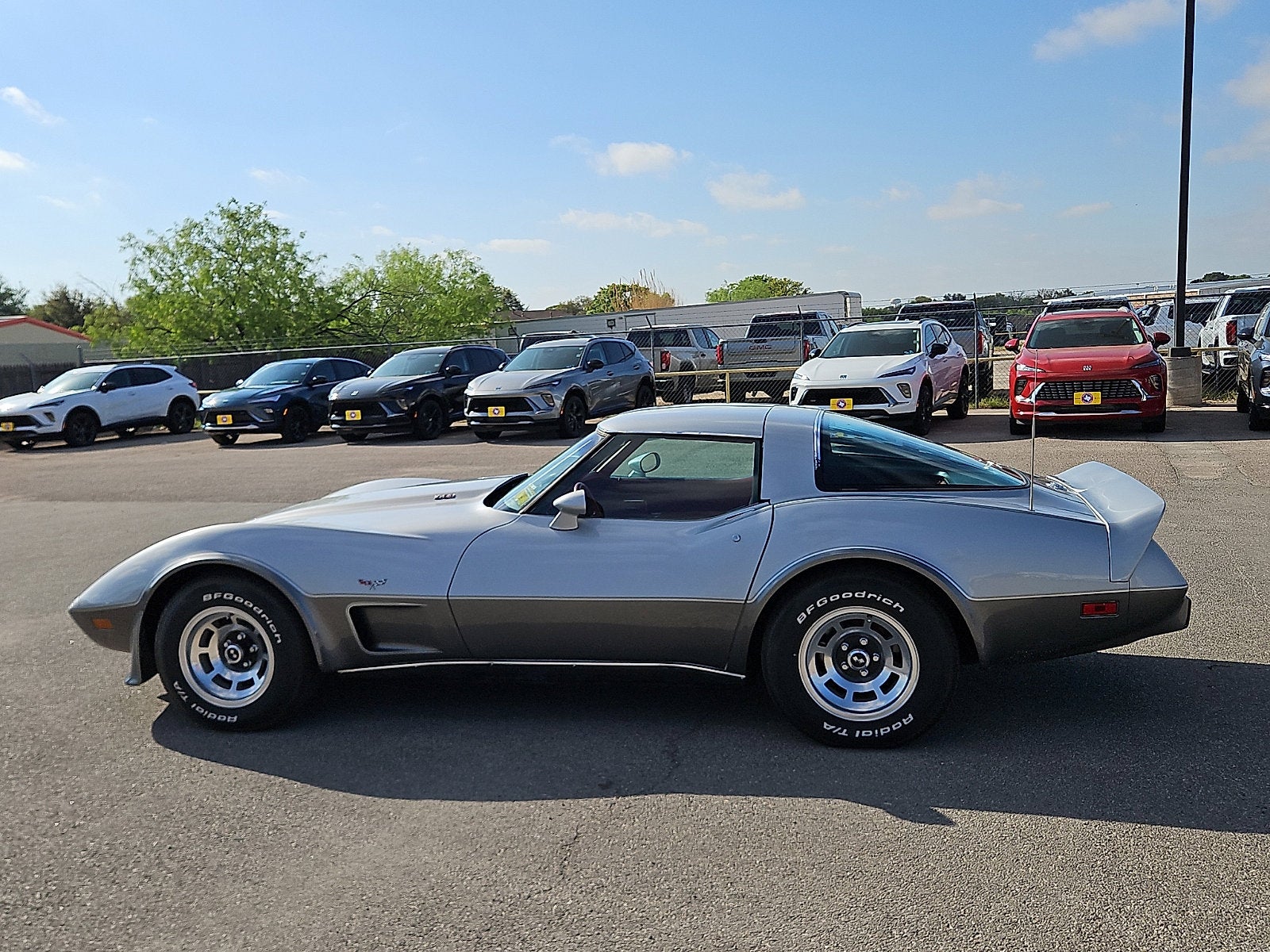 View vehicle photo 2