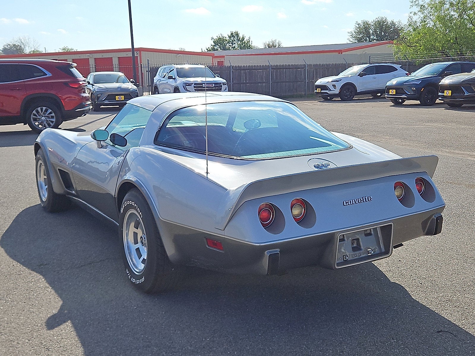 View vehicle photo 3