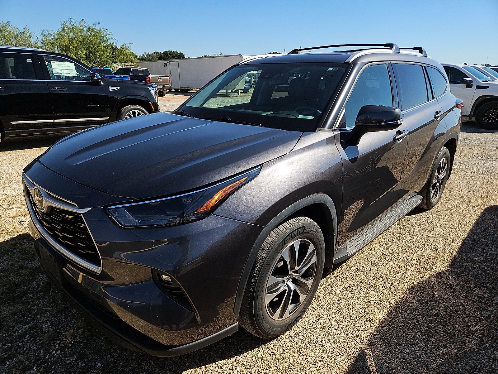 Dk. Gray 2022 Toyota Highlander SUV / Crossover Front-Wheel Drive Automatic
