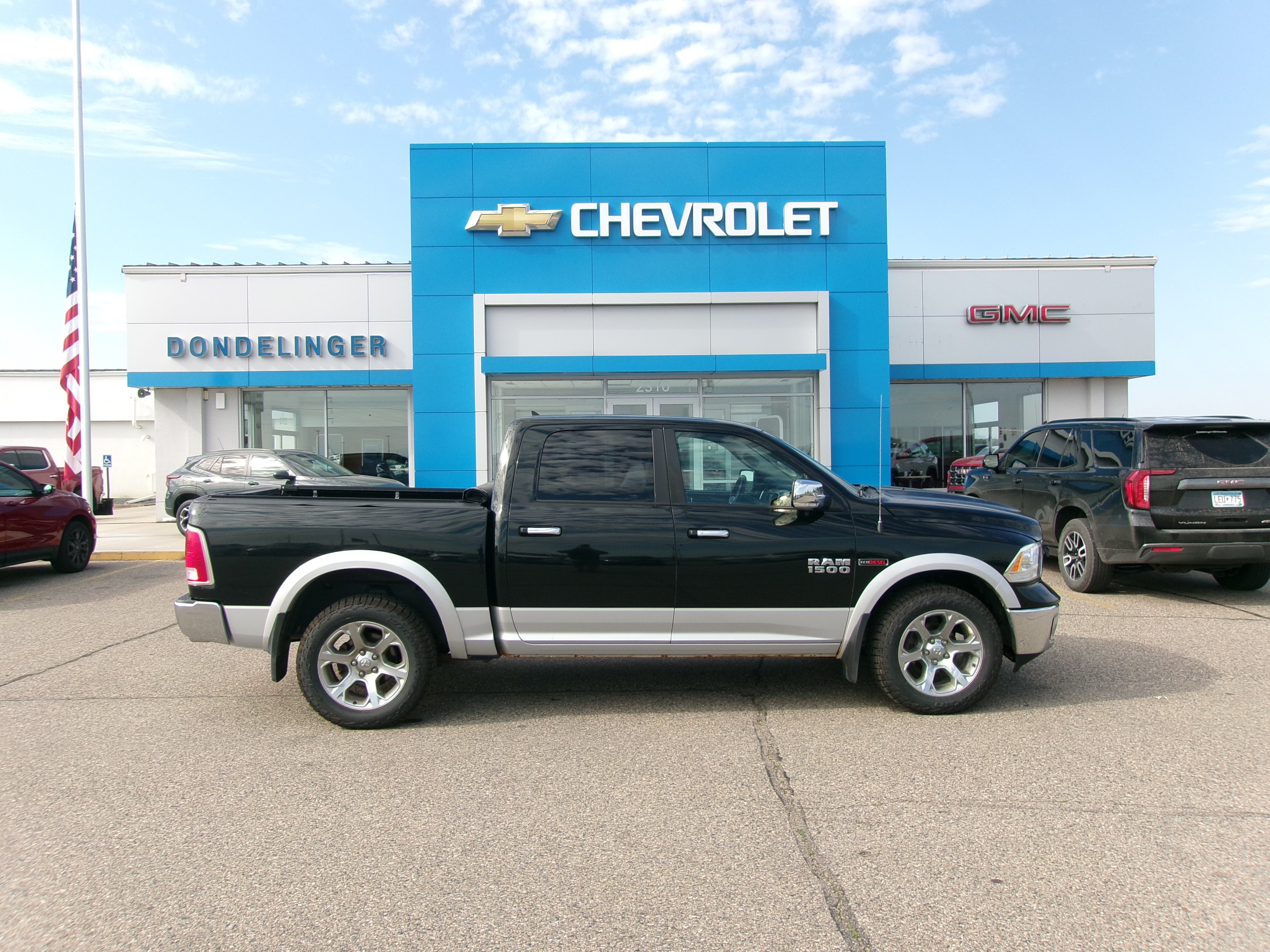 RAM 1500 Laramie Crew Cab 4WD