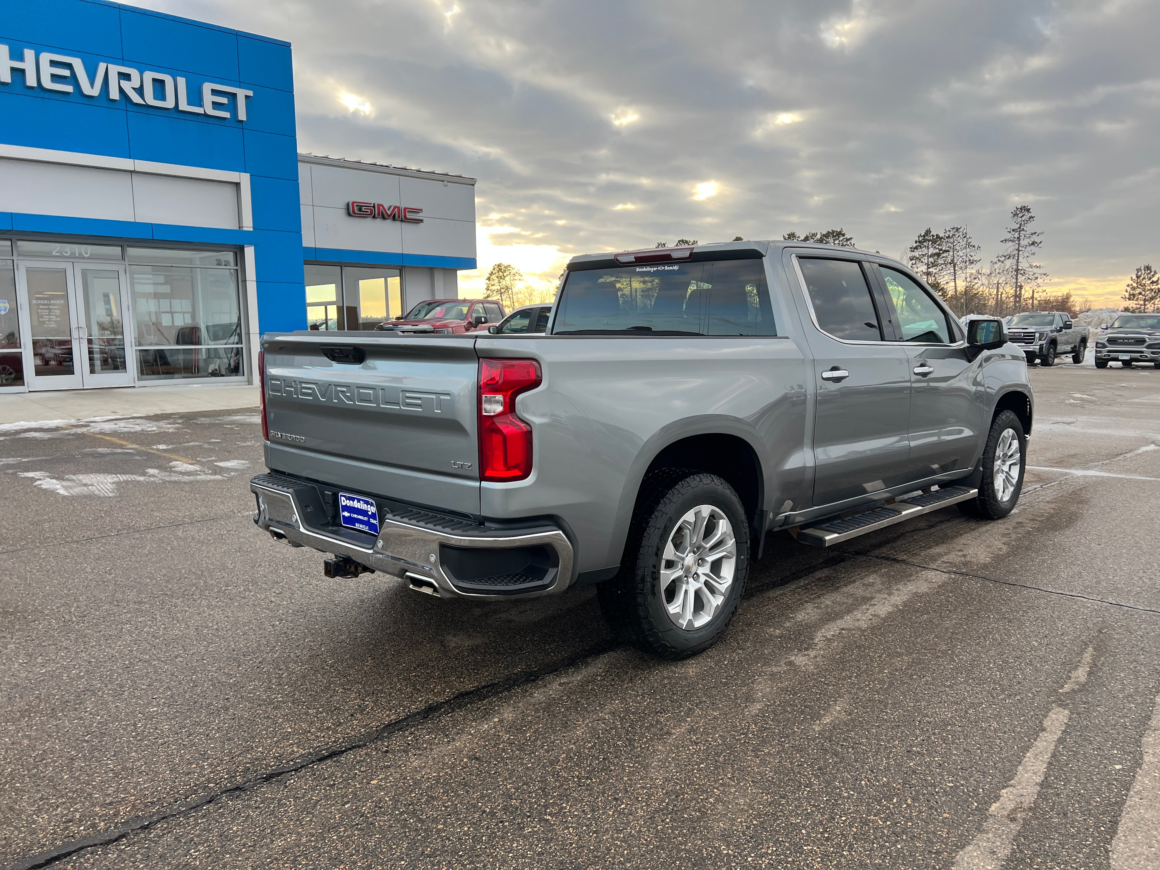 View vehicle photo 2