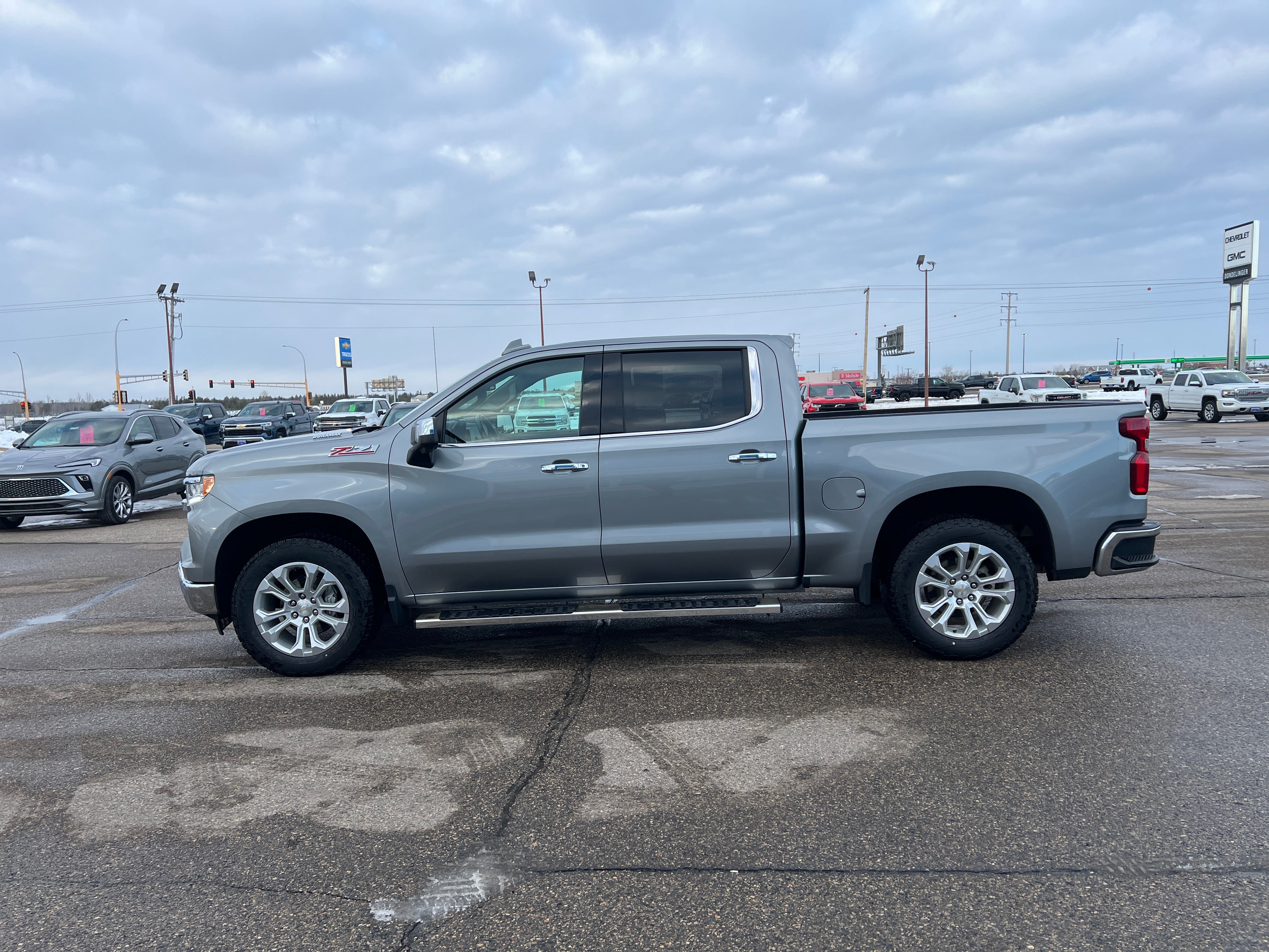 View vehicle photo 5