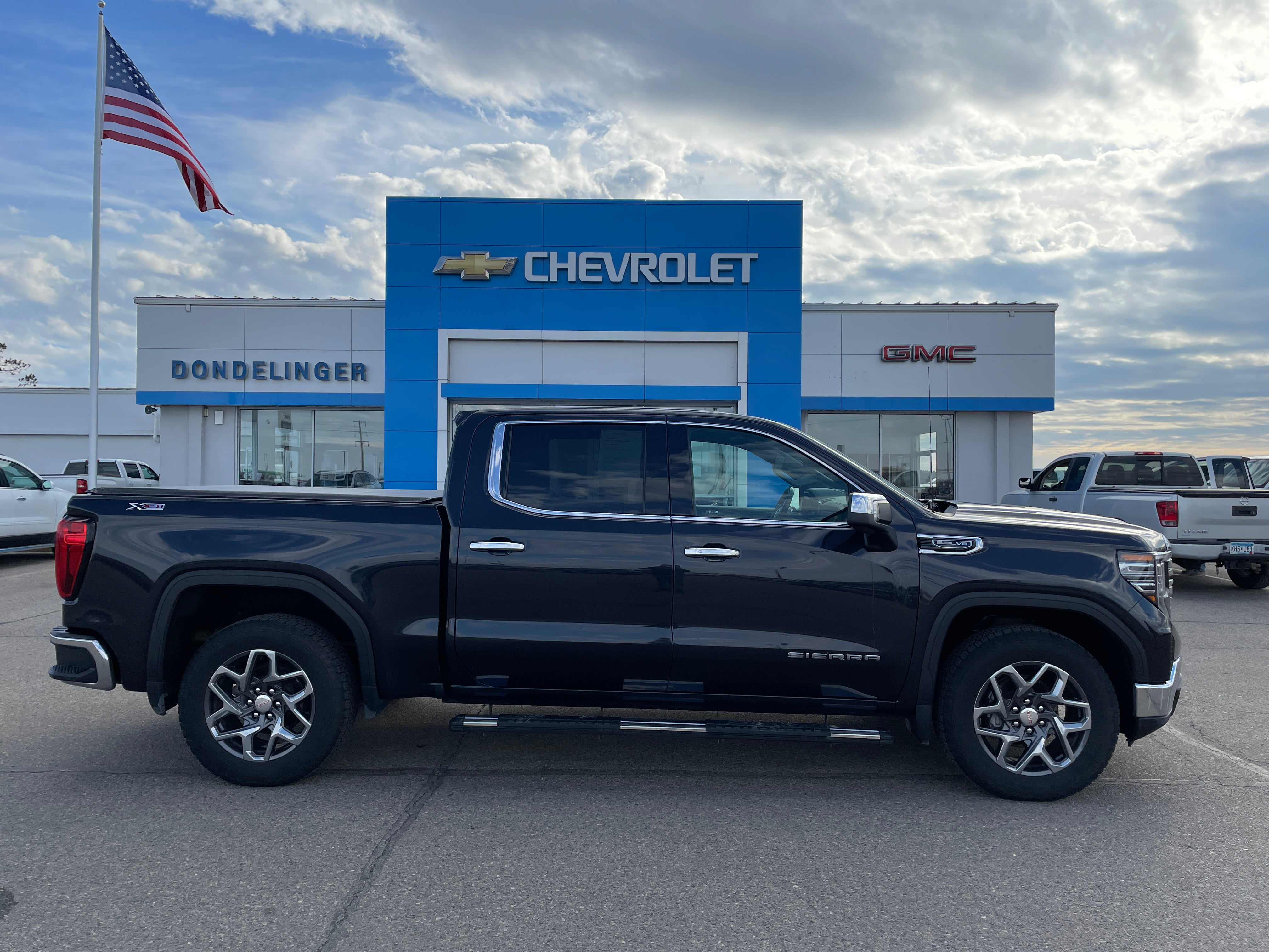 2023 GMC Sierra 1500 SLT Crew Cab 4WD