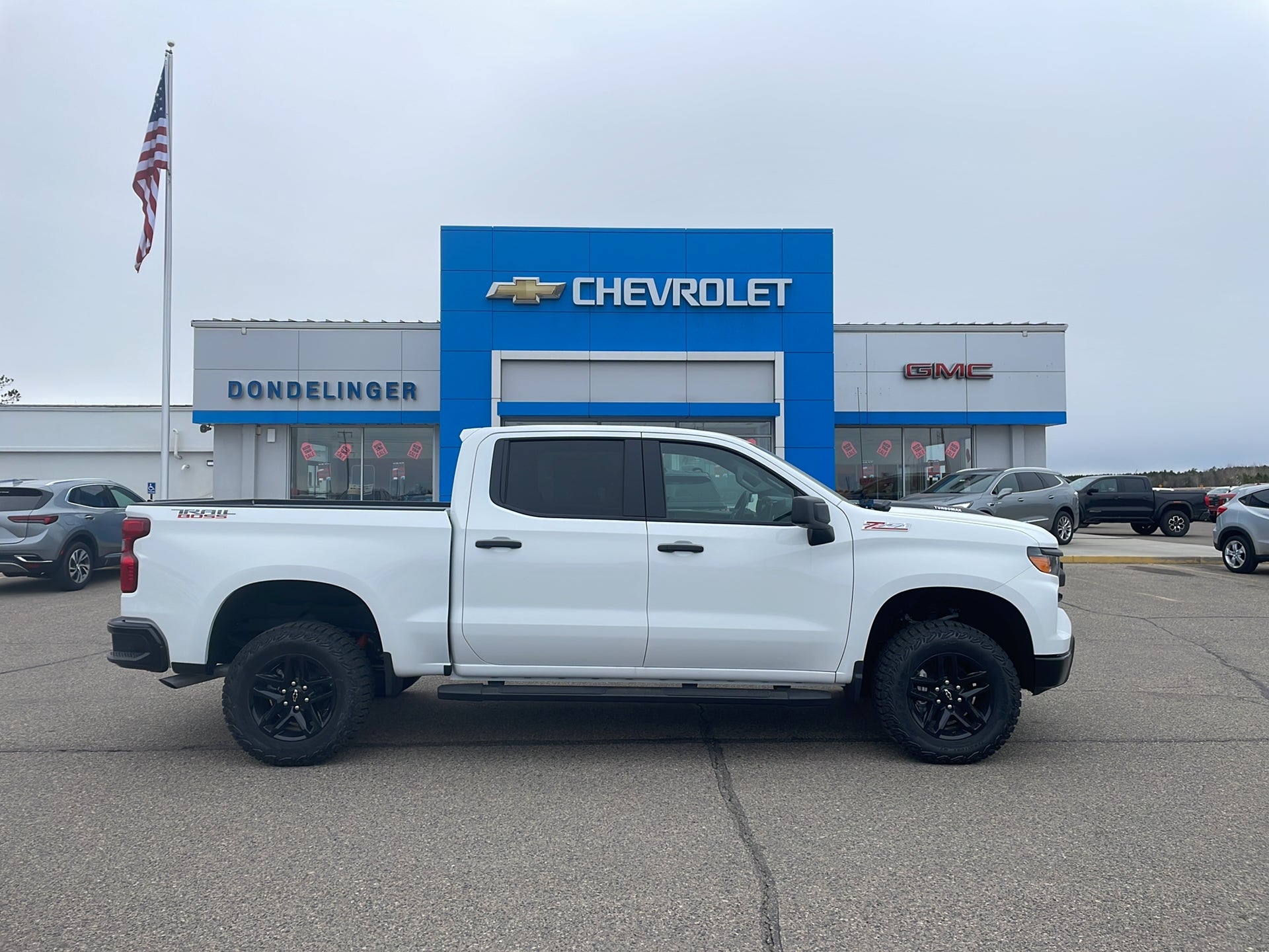 Summit White 2026 Chevrolet Silverado 1500 Custom Trail Boss Crew Cab 4WD Pickup Truck Four-Wheel Drive Automatic