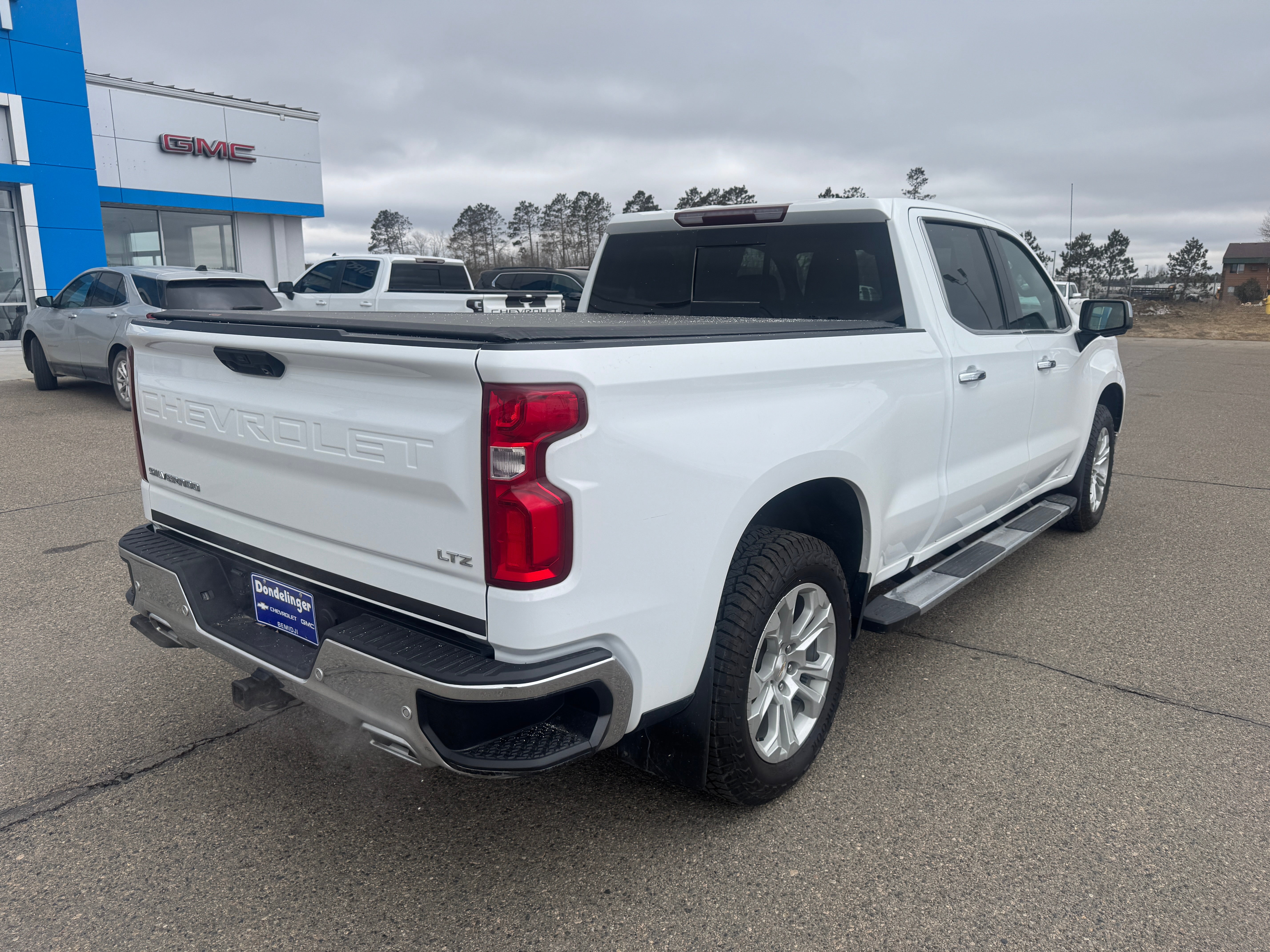 View vehicle photo 2