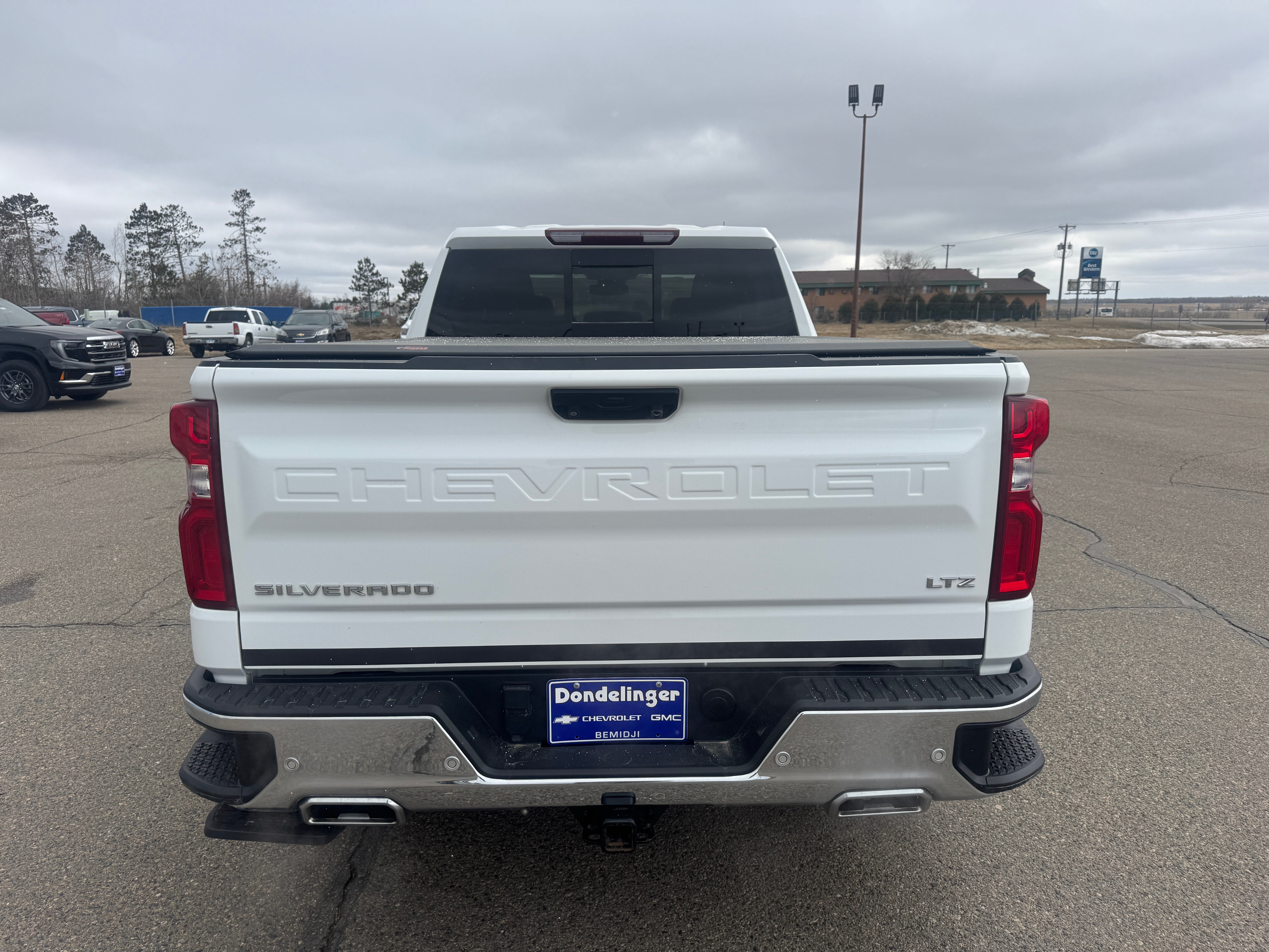 View vehicle photo 3