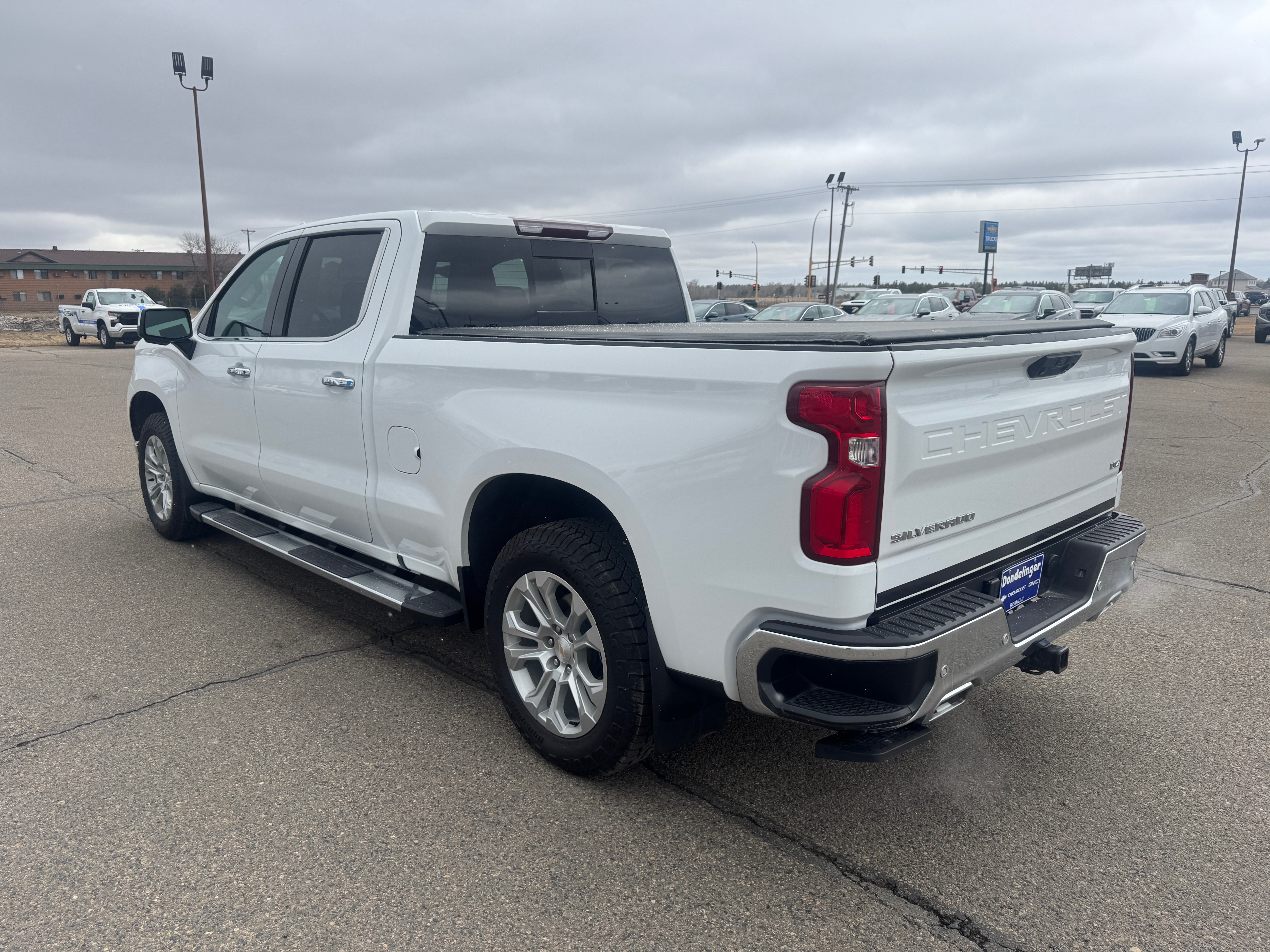 View vehicle photo 4