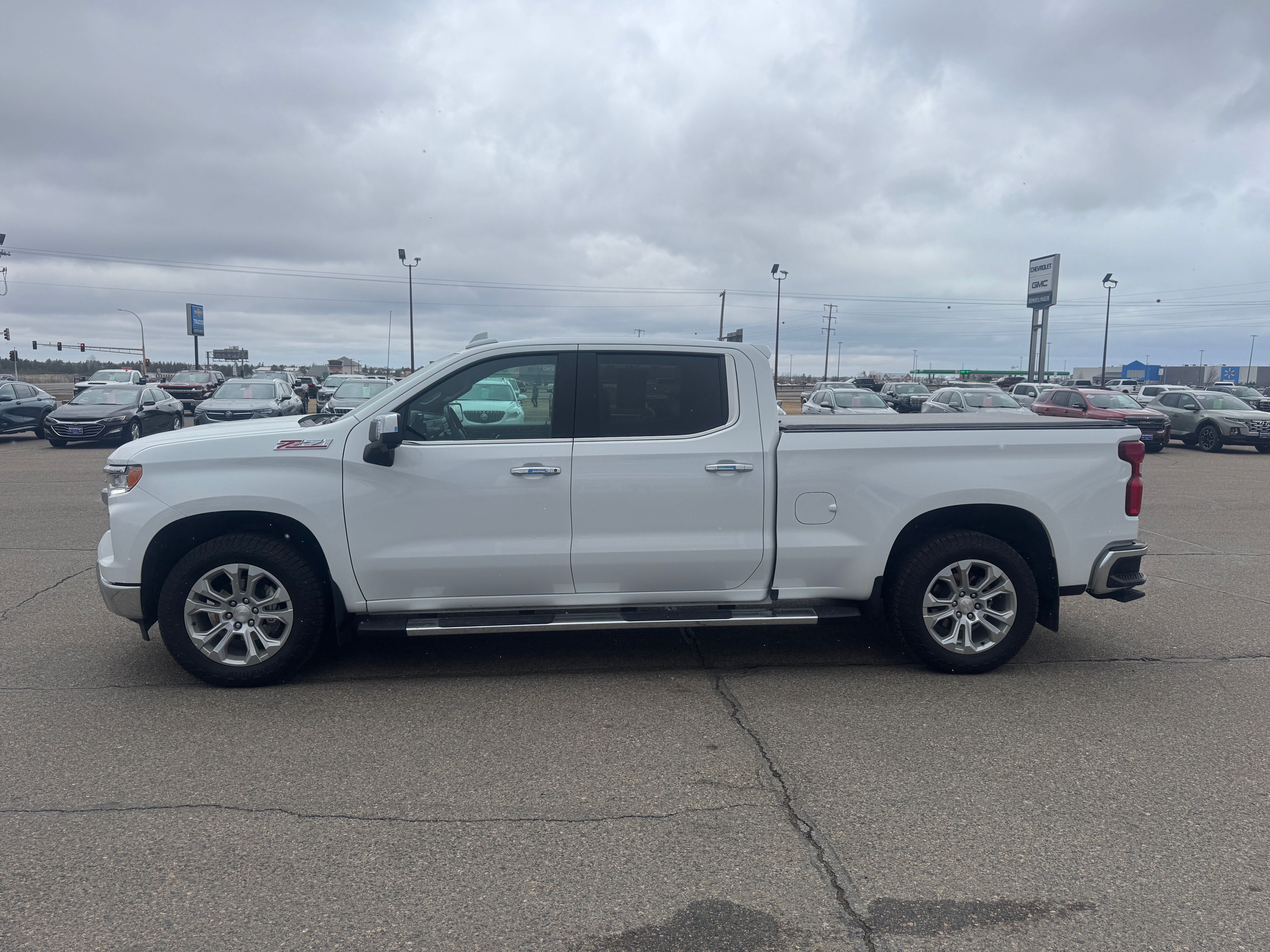 View vehicle photo 5