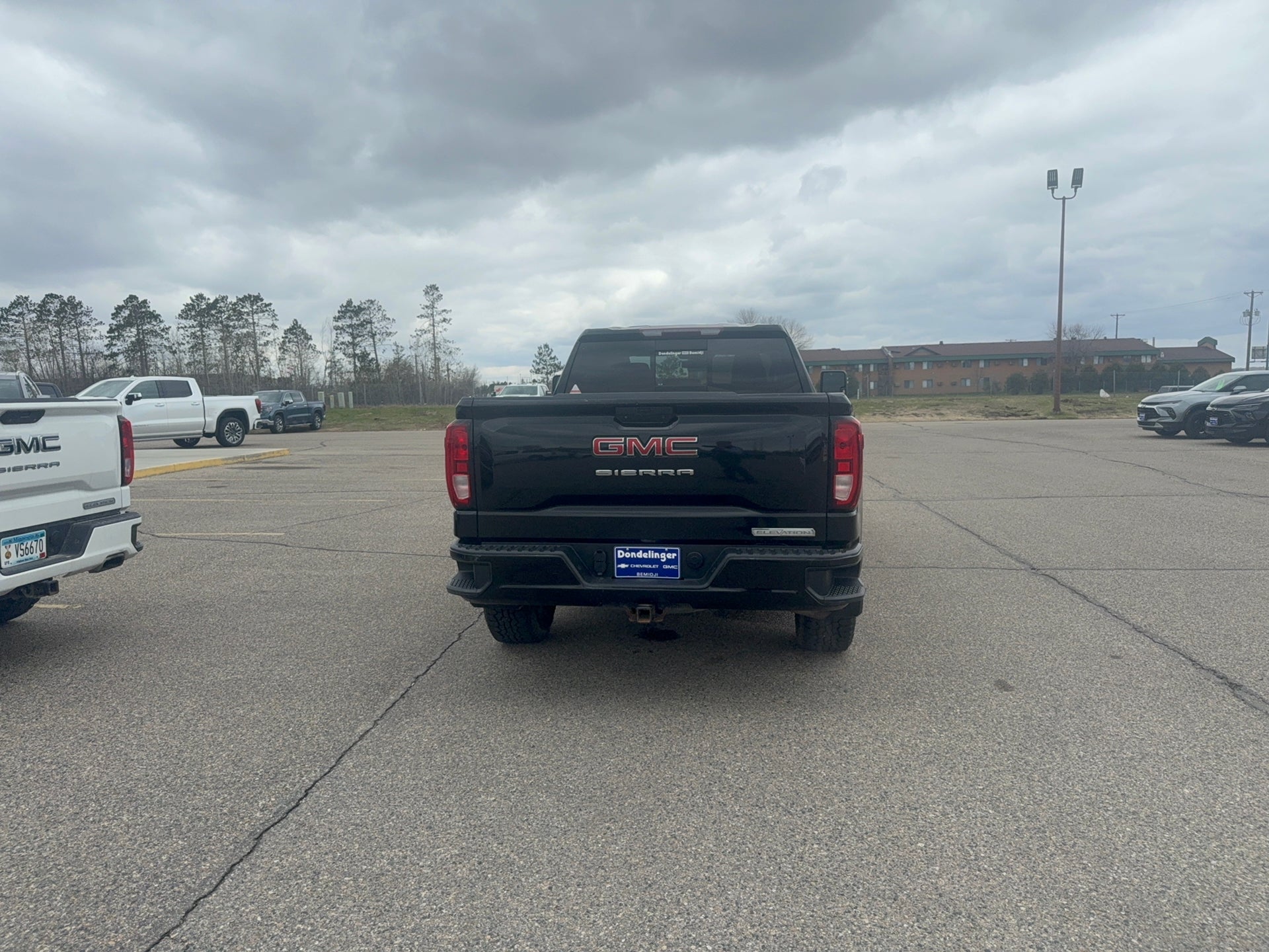 View vehicle photo 3