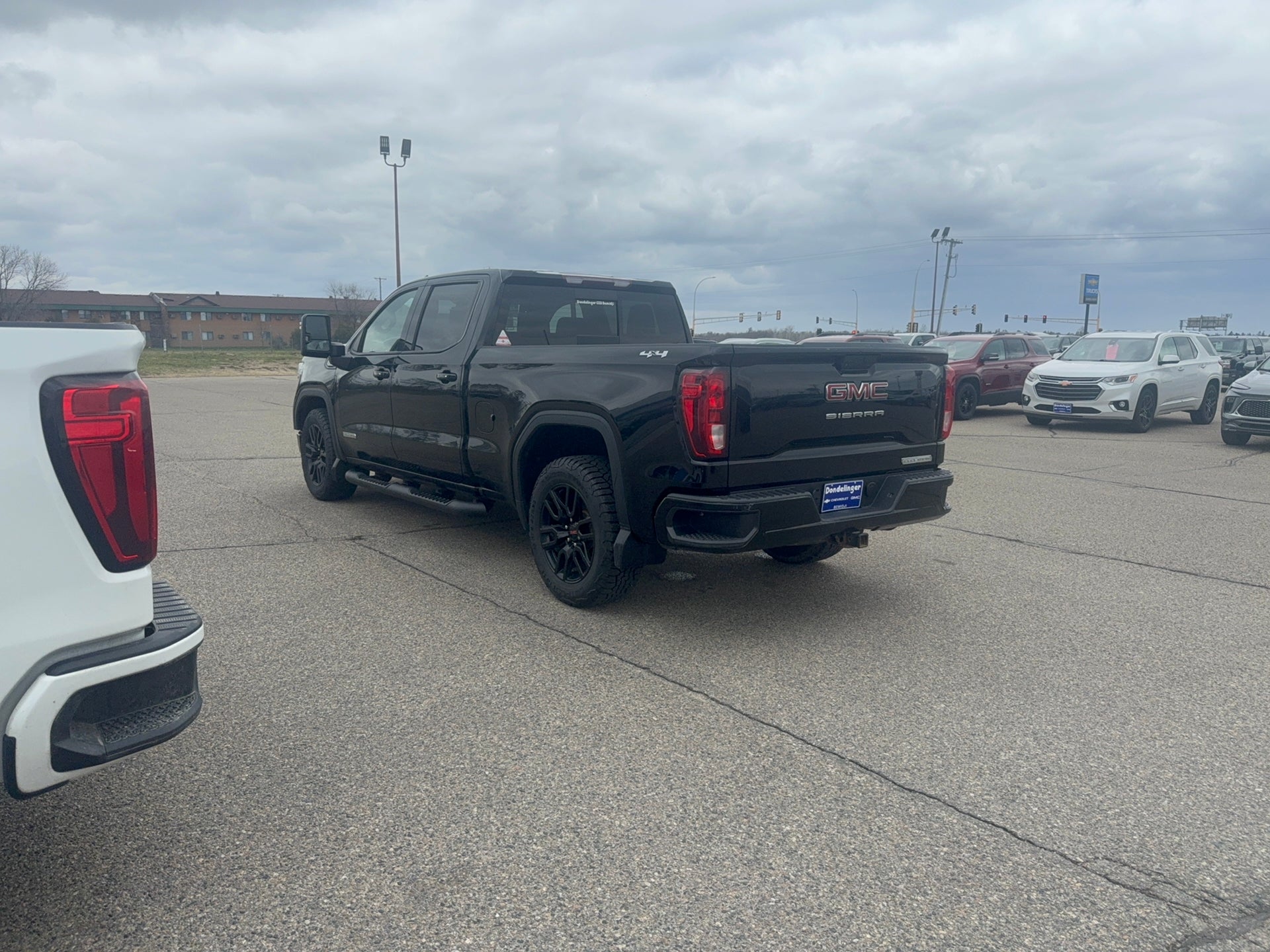 View vehicle photo 4
