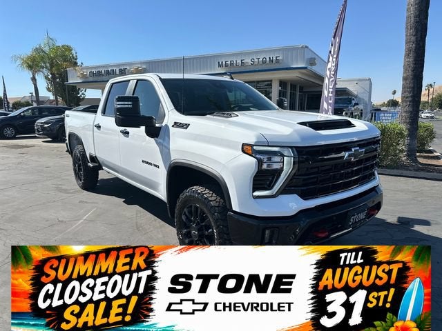 Summit White 2026 Chevrolet Silverado 2500HD Pickup Truck Four-Wheel Drive Automatic