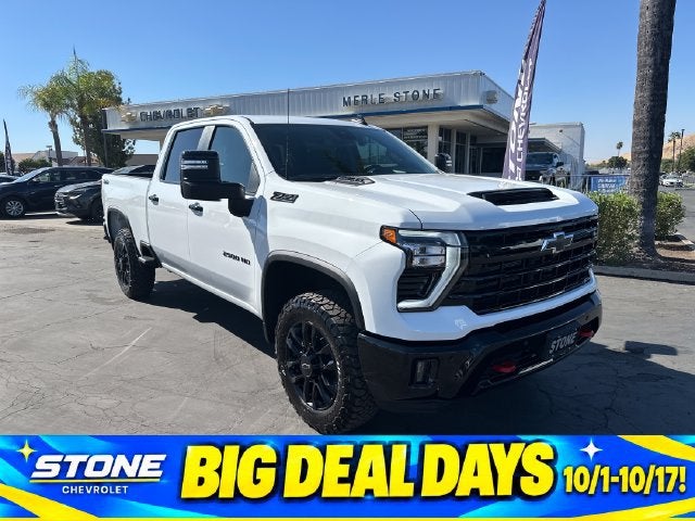 Summit White 2026 Chevrolet Silverado 2500HD Pickup Truck Four-Wheel Drive Automatic