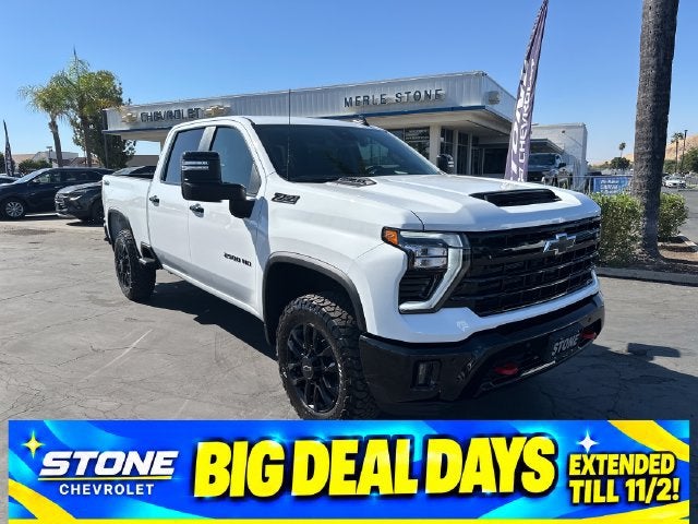 Summit White 2026 Chevrolet Silverado 2500HD Pickup Truck Four-Wheel Drive Automatic