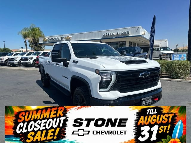 Summit White 2026 Chevrolet Silverado 2500HD Pickup Truck Four-Wheel Drive Automatic