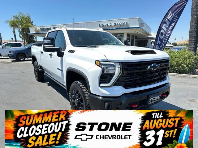 Summit White 2026 Chevrolet Silverado 2500HD Pickup Truck Four-Wheel Drive Automatic