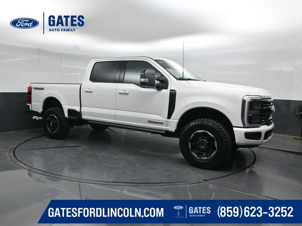 Star White Metallic Tri-Coat 2026 Ford F-250 Super Duty Pickup Truck Four-Wheel Drive Automatic